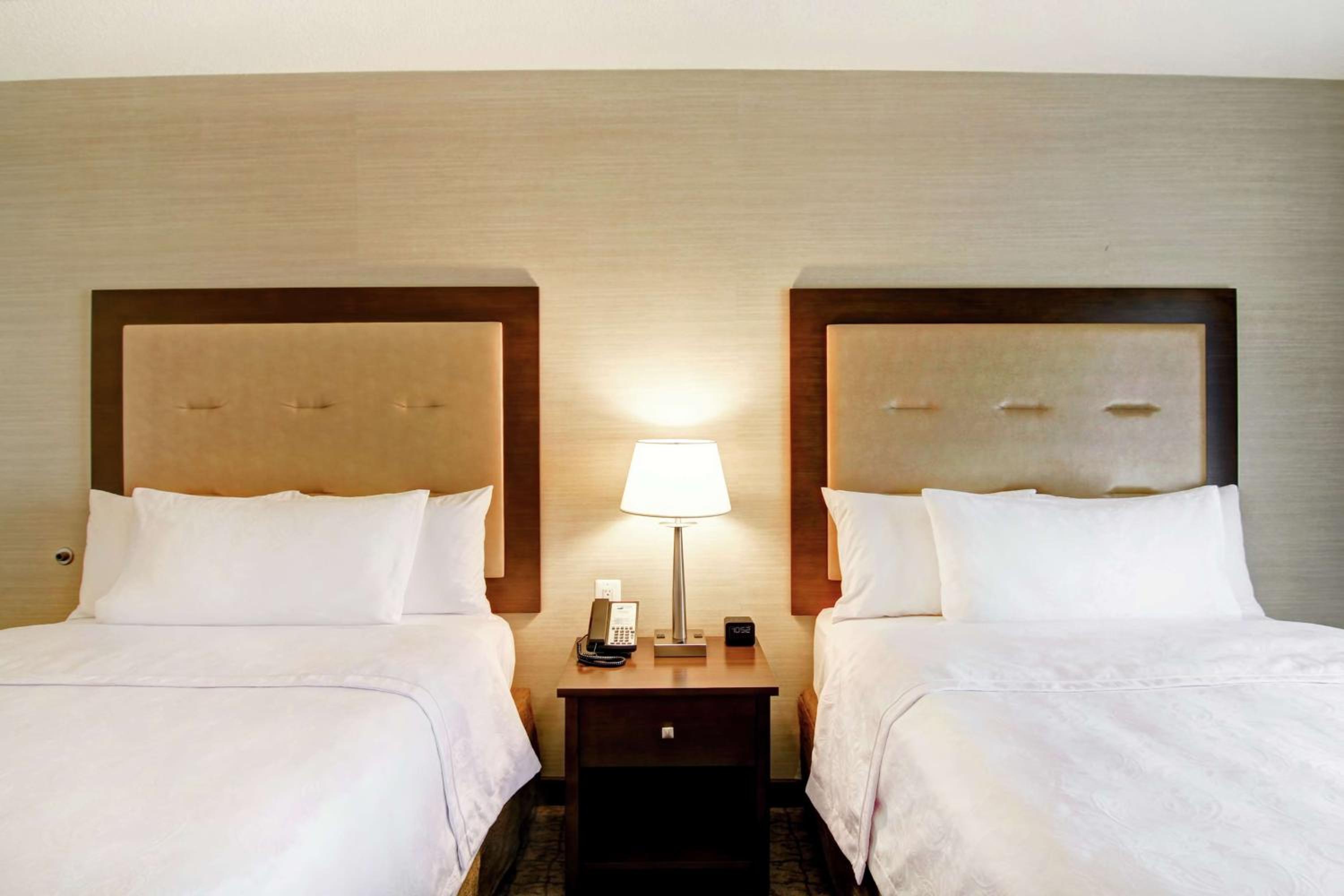 One-Bedroom Queen Suite with Two Queen Beds - Non-Smoking