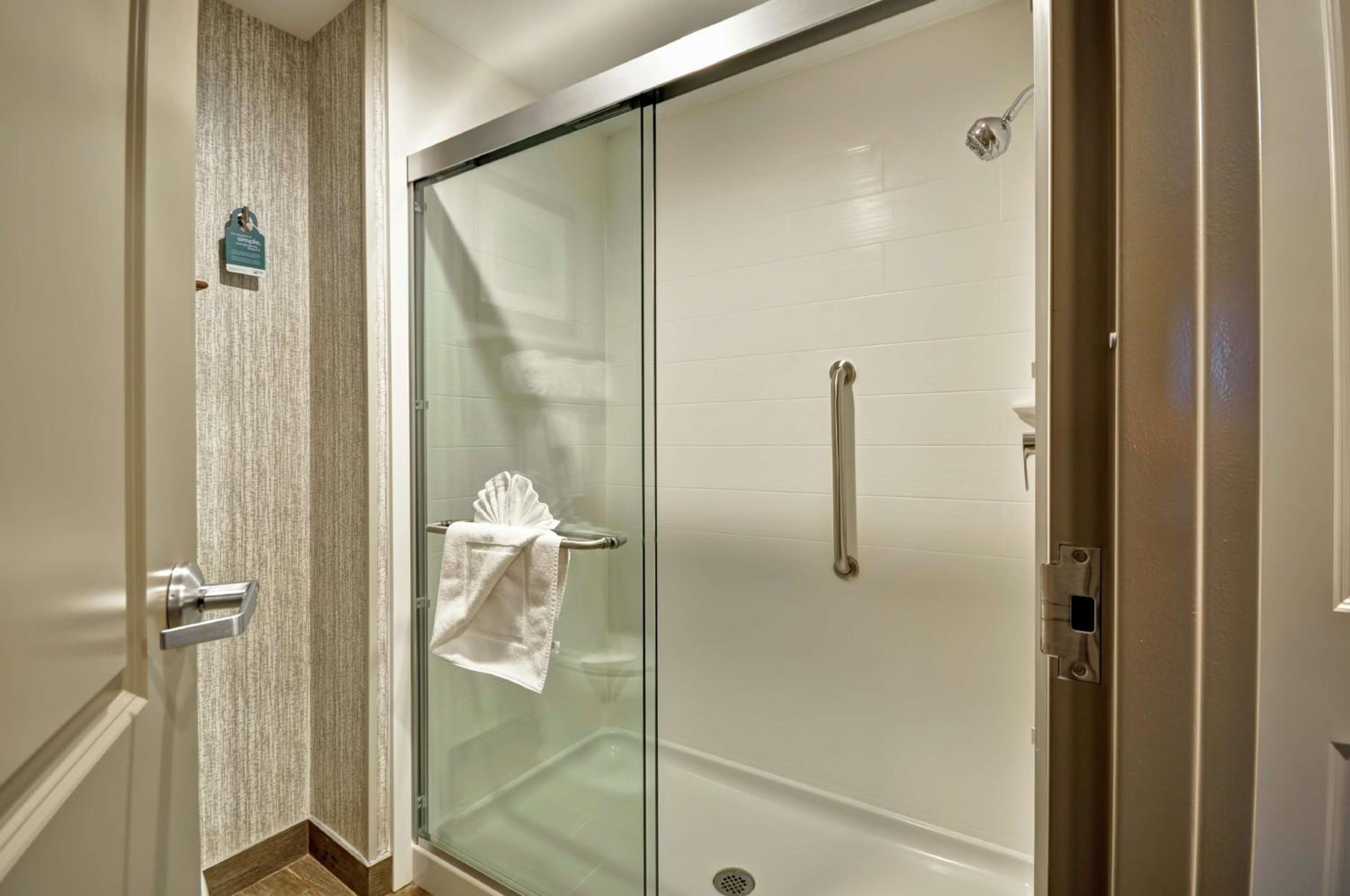 One-Bedroom King Suite - Non-Smoking photo 3