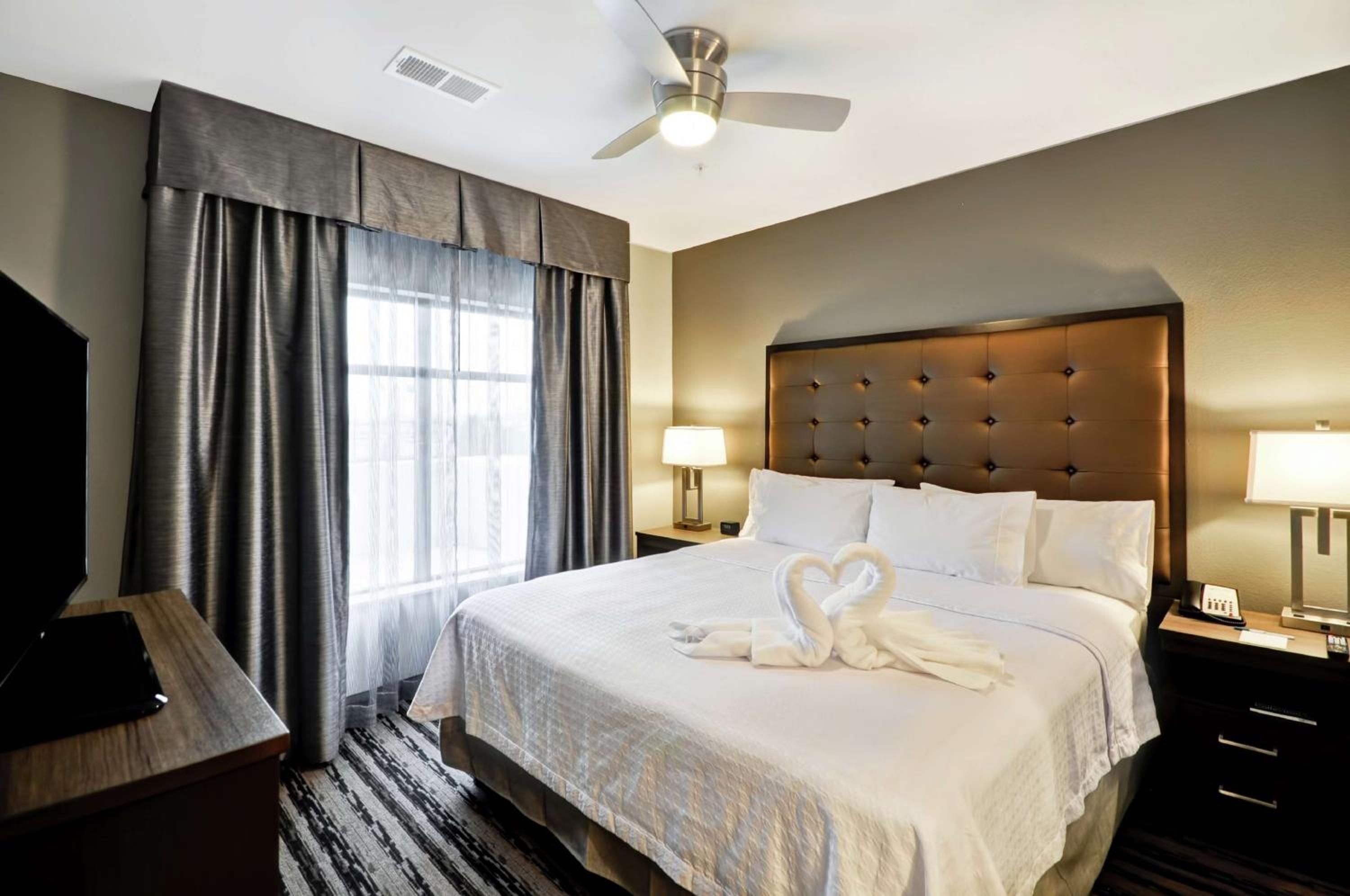 King Suite - Mobility and Hearing Access/Non-Smoking photo 1