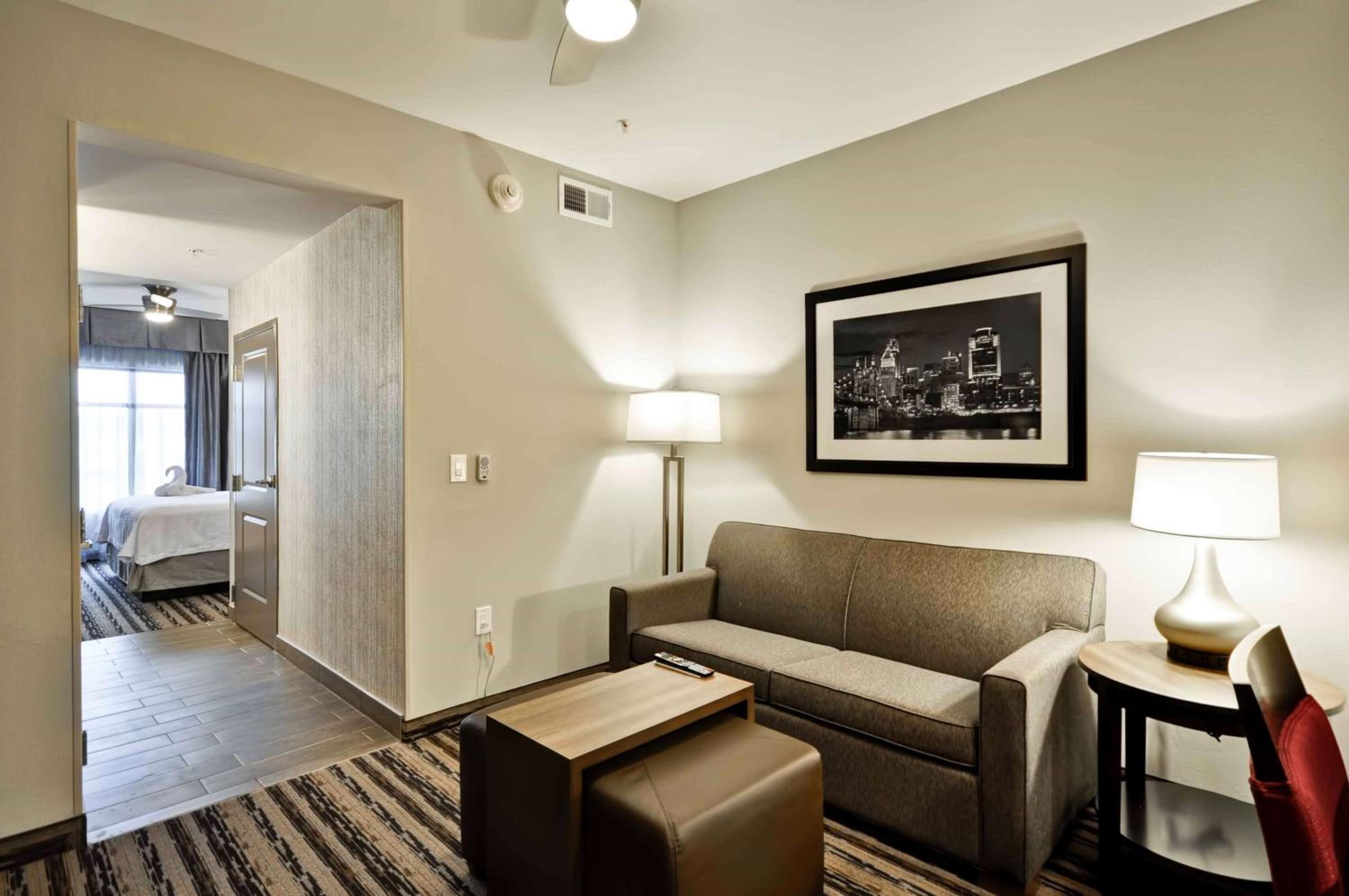Deluxe King Studio Suite - Non-Smoking photo 1