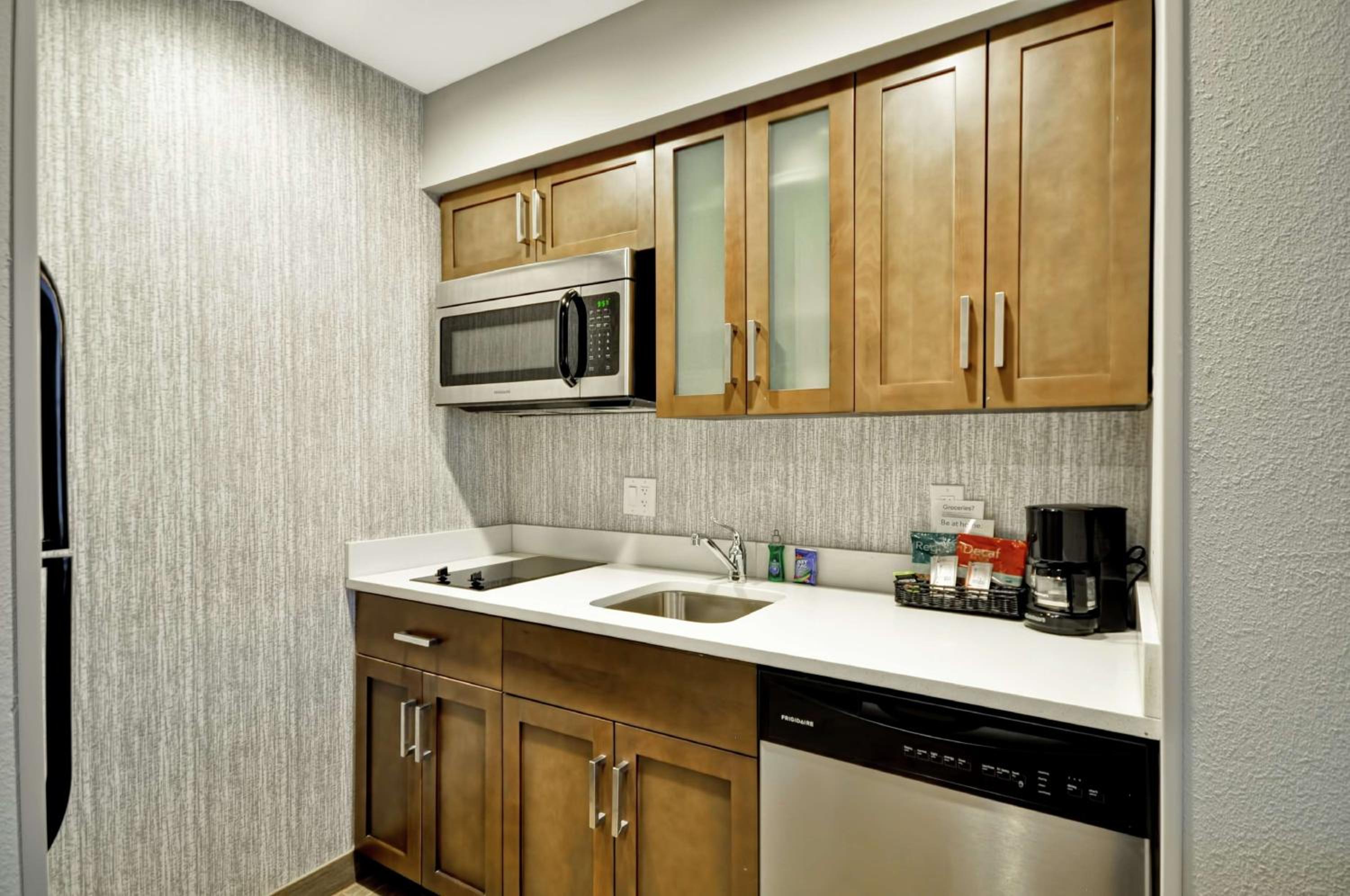 Deluxe King Studio Suite - Non-Smoking photo 3