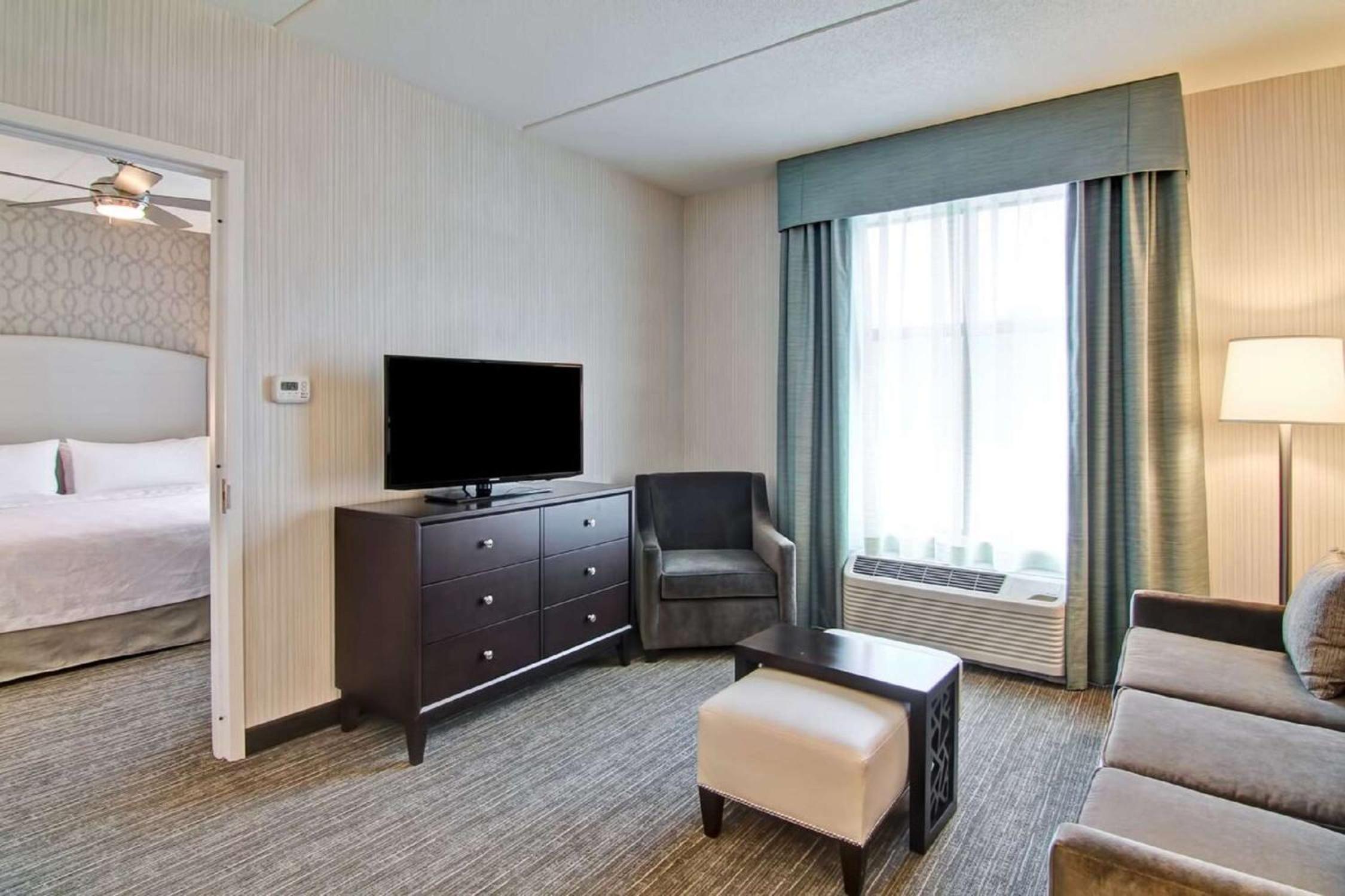 One-Bedroom King Suite - Non-Smoking