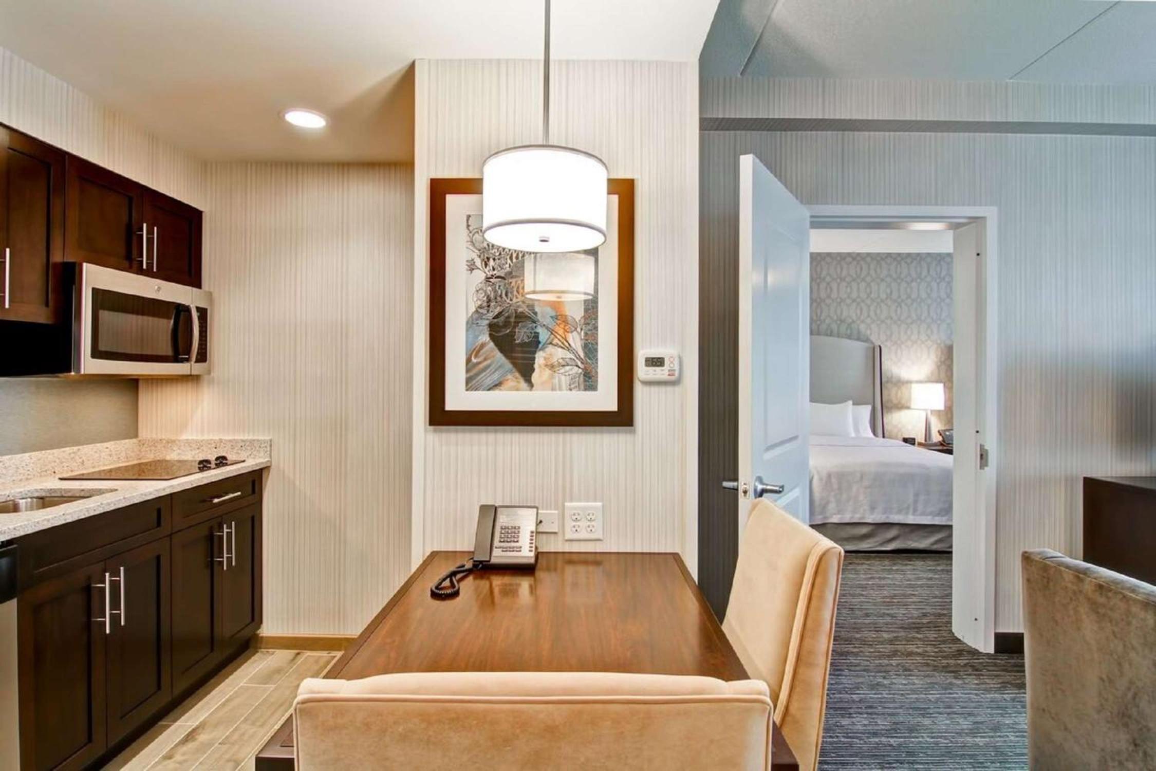 One-Bedroom Queen Suite with Two Queen Beds - Non-Smoking
