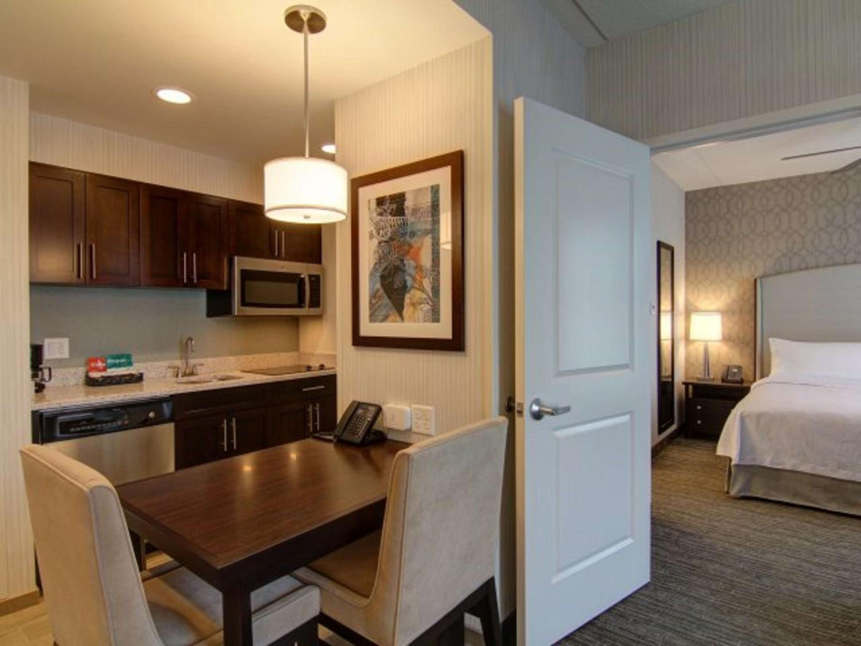 One-Bedroom King Suite - Non-Smoking