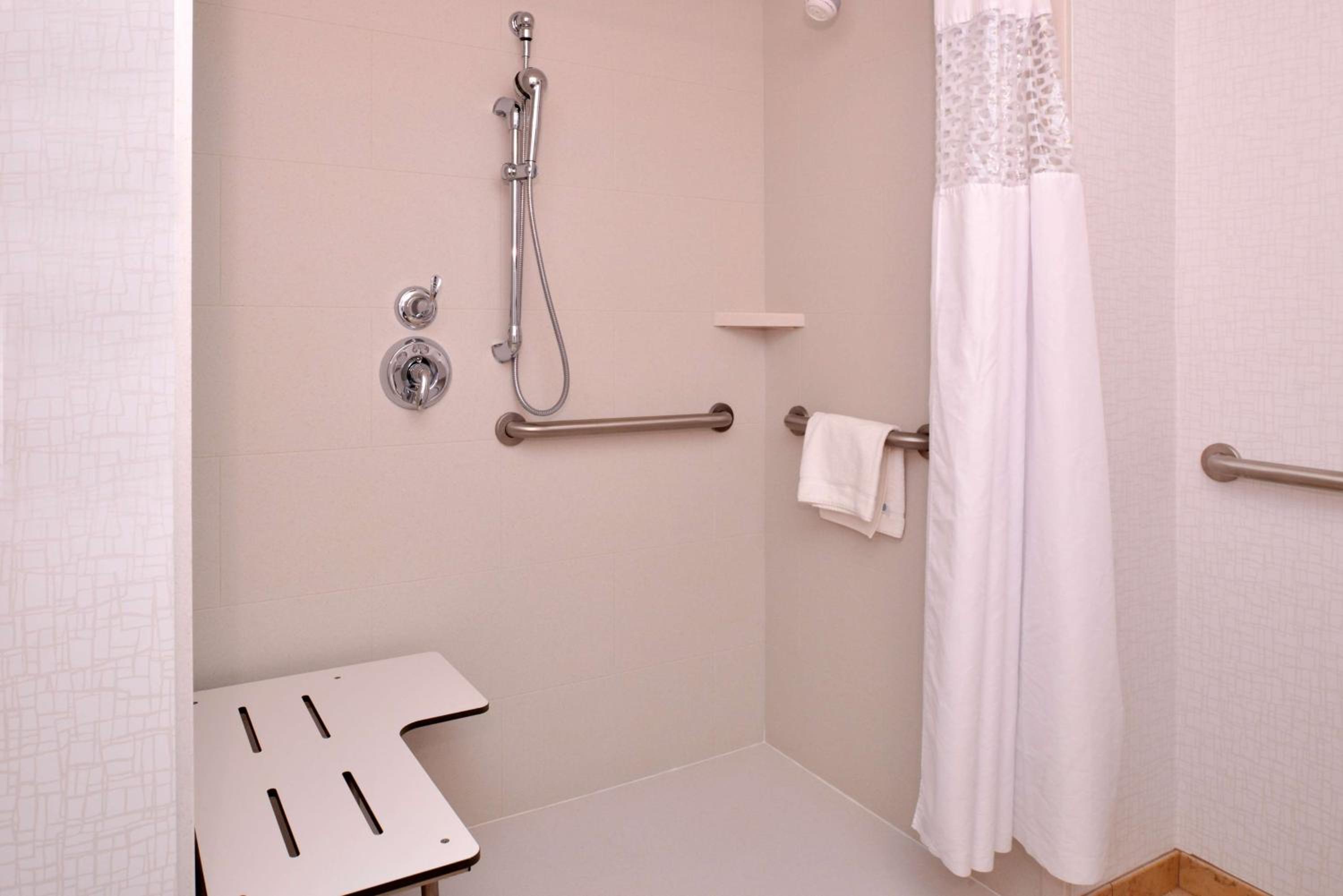 Queen Room with Two Queen Beds - Disability Access