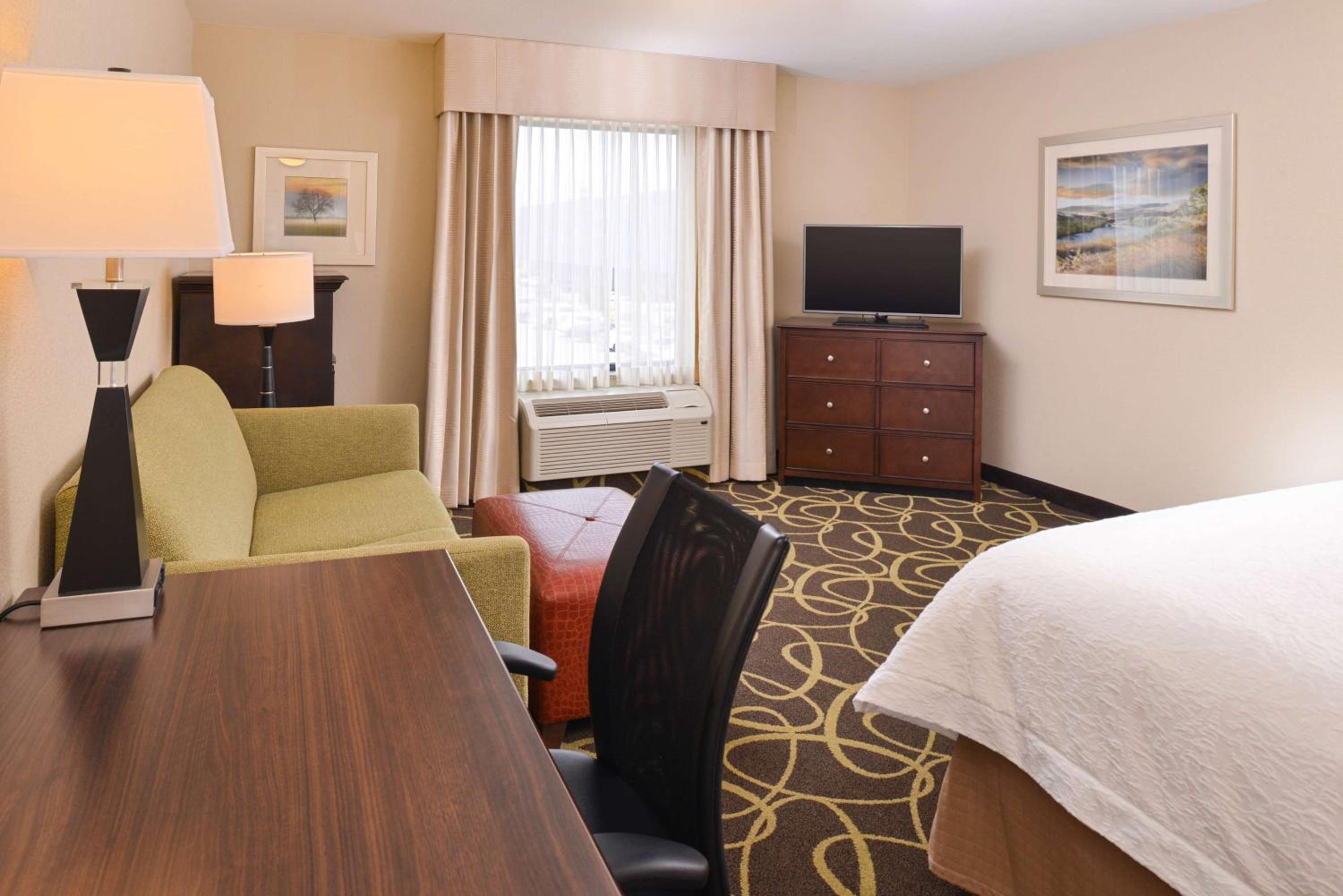 King Room with Sofa Bed photo 2
