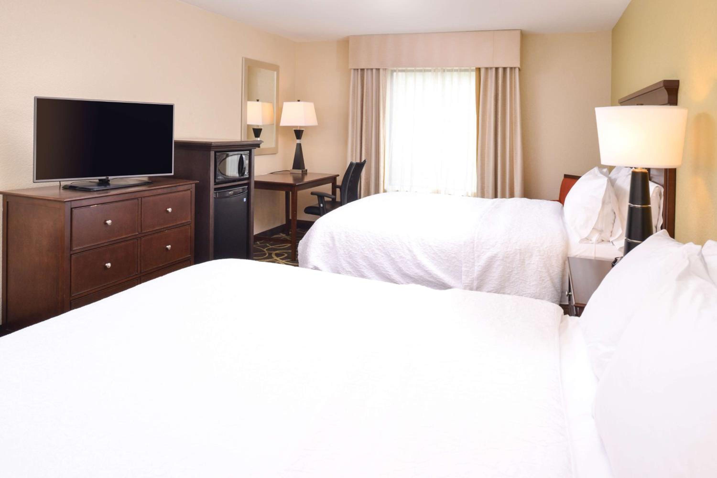 Queen Room with Two Queen Beds photo 3