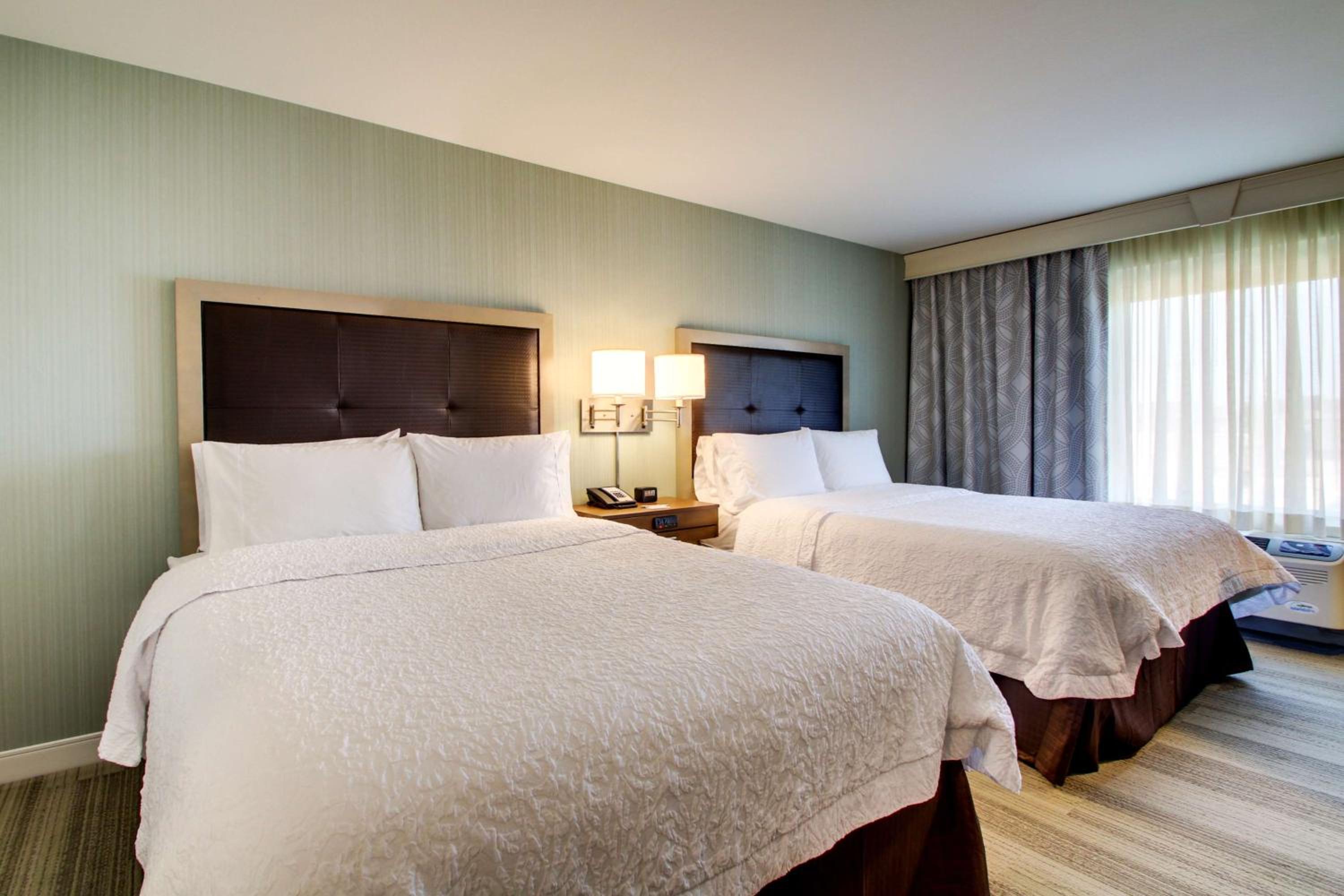 Queen Room with Two Queen Beds photo 3