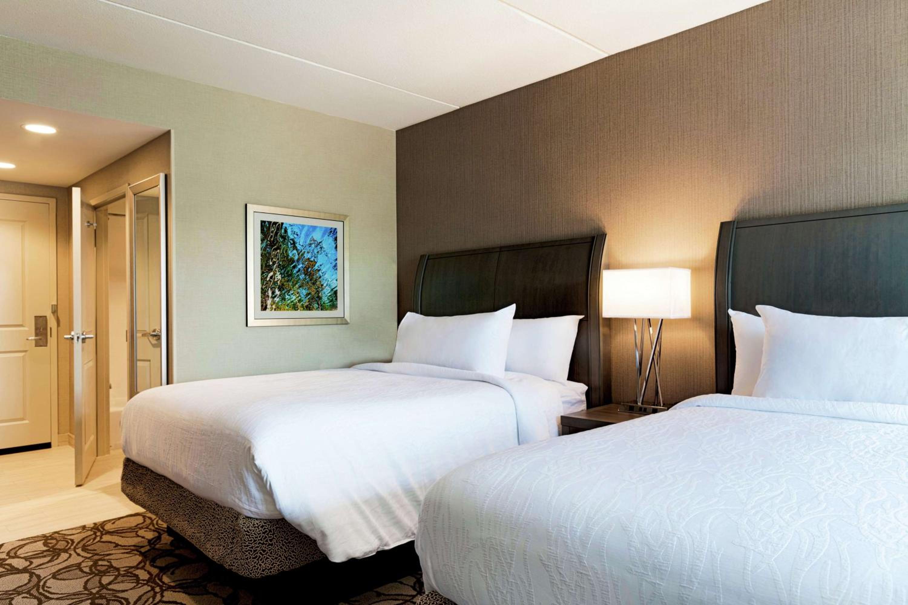 Queen Room with Two Queen Beds - Disability Access photo 3