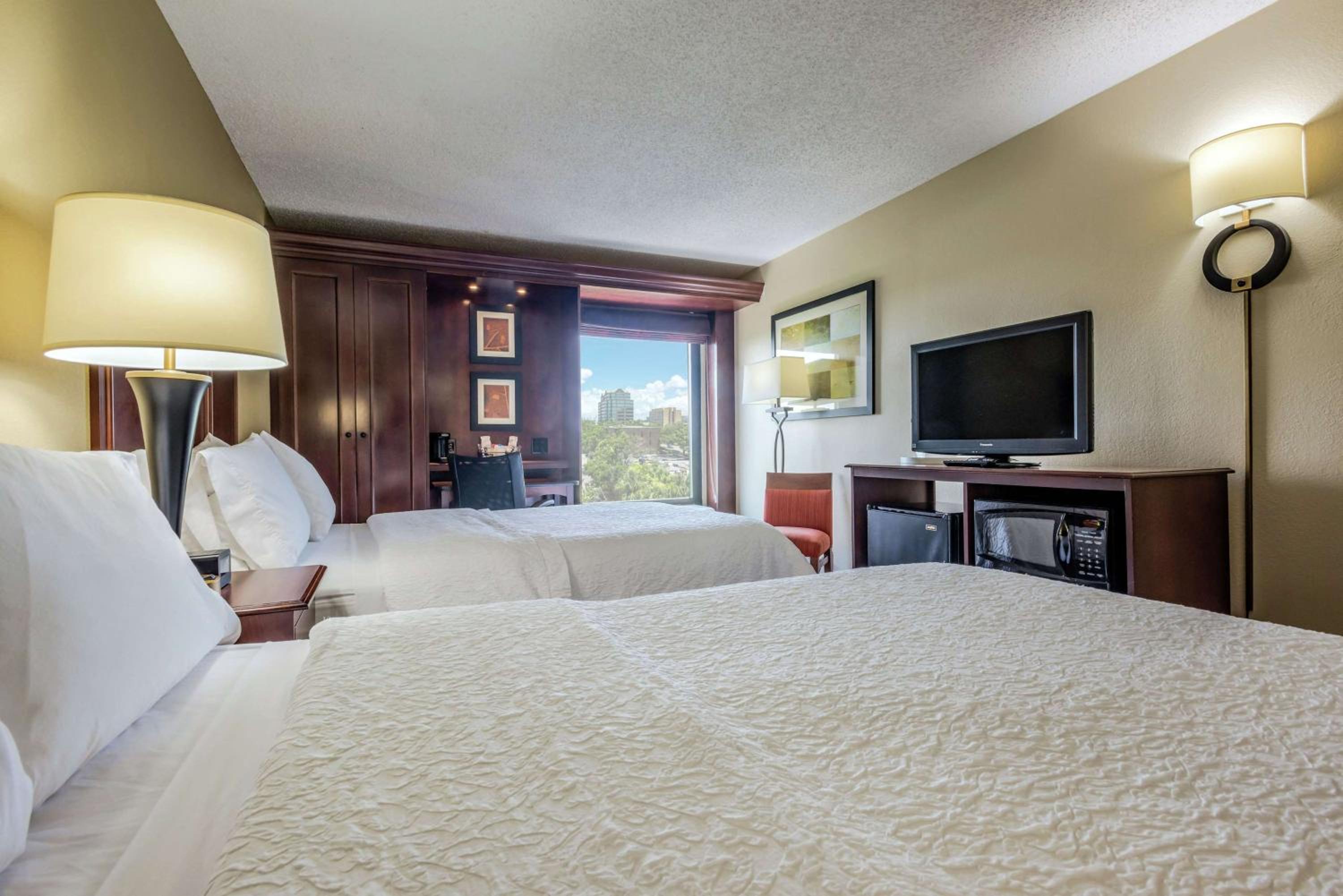 Double Room With Two Double Beds - Non-Smoking - Photo 3