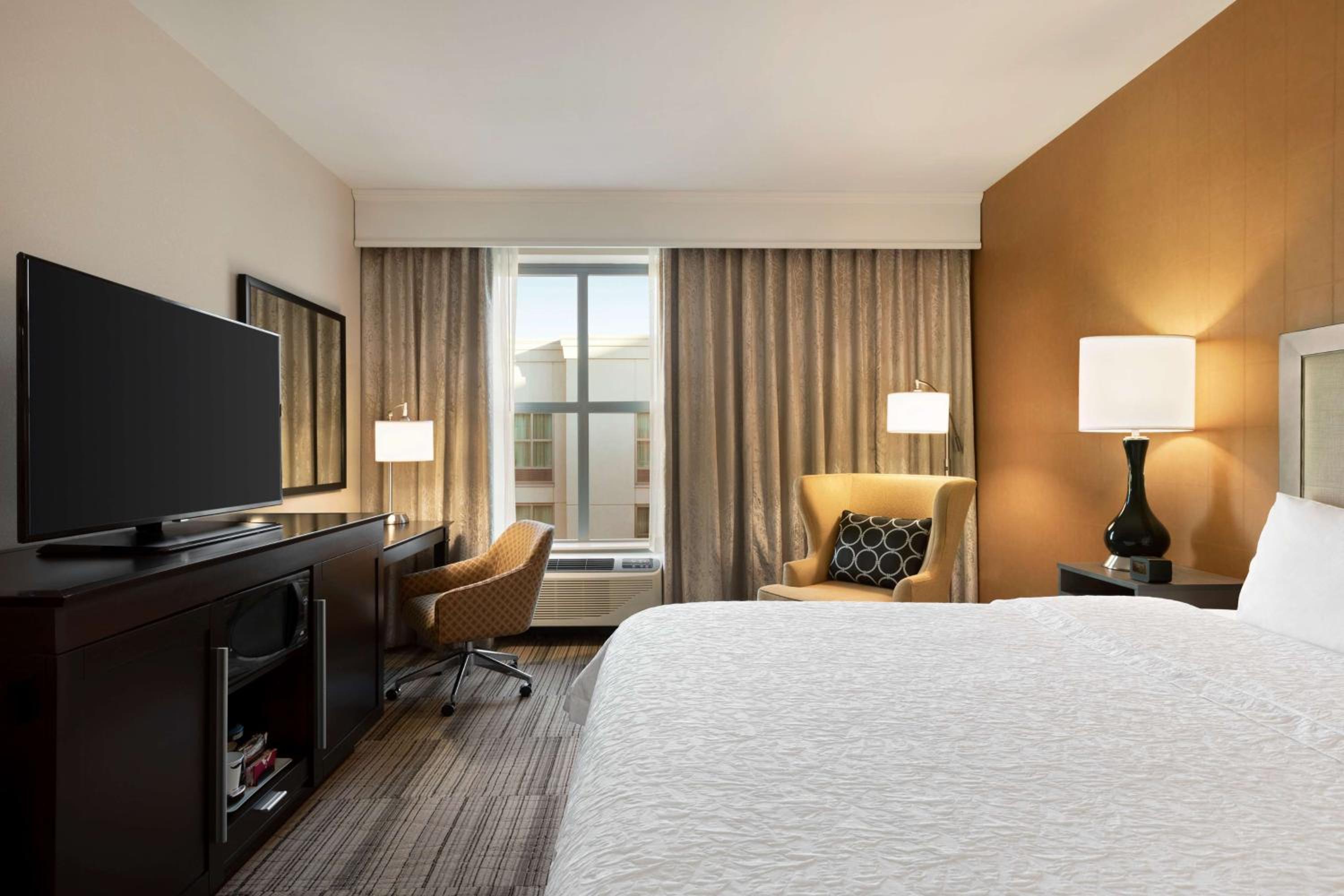 King Room - Hearing Access/Non-Smoking