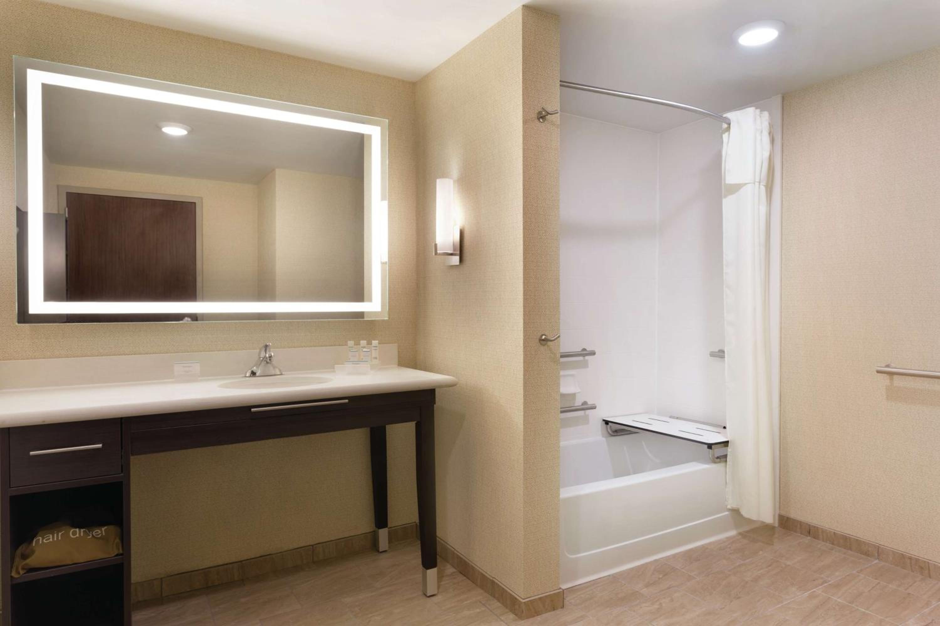 King Studio Suite - Mobility Access/Non-Smoking