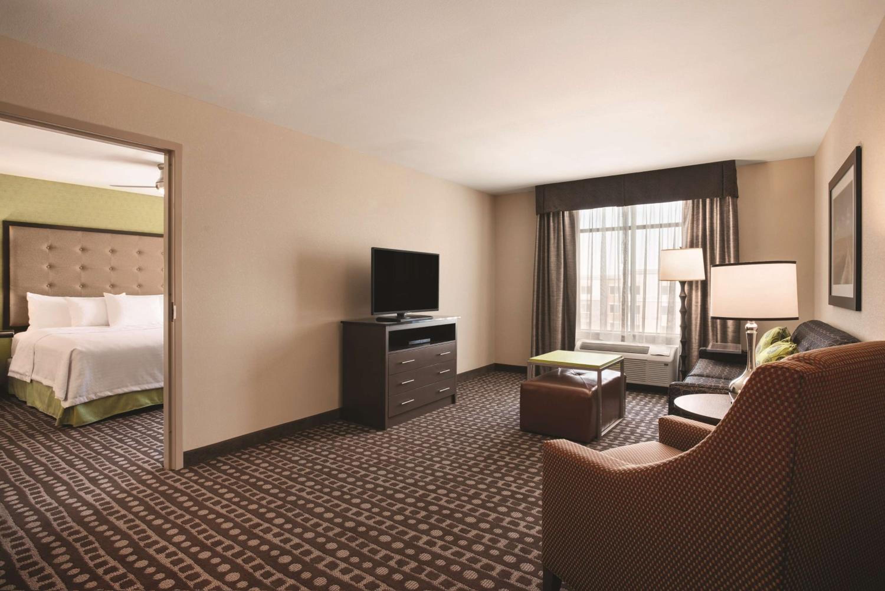 One-Bedroom King Suite - Non-Smoking