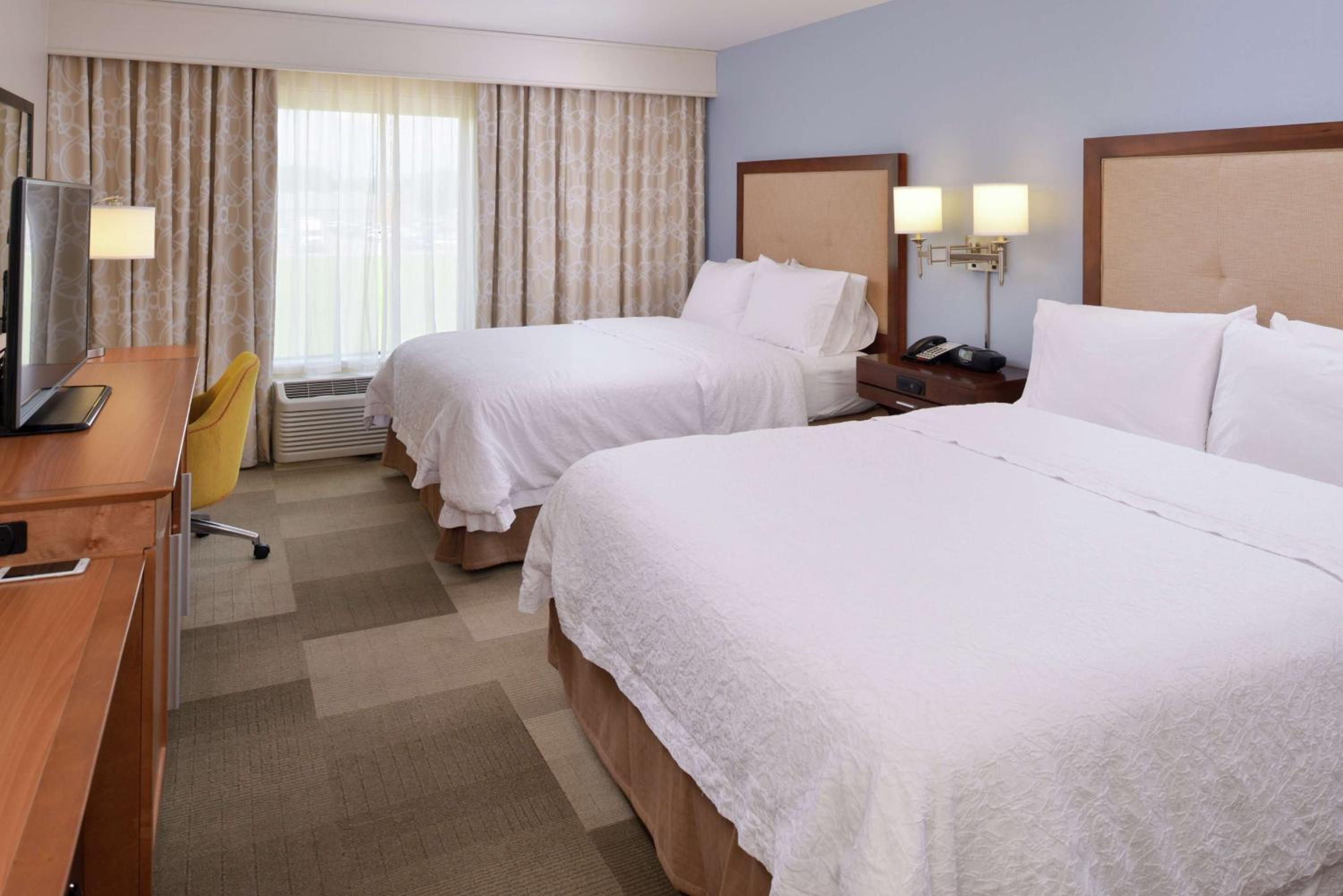 Queen Room with Two Queen Beds - Non-Smoking photo 1