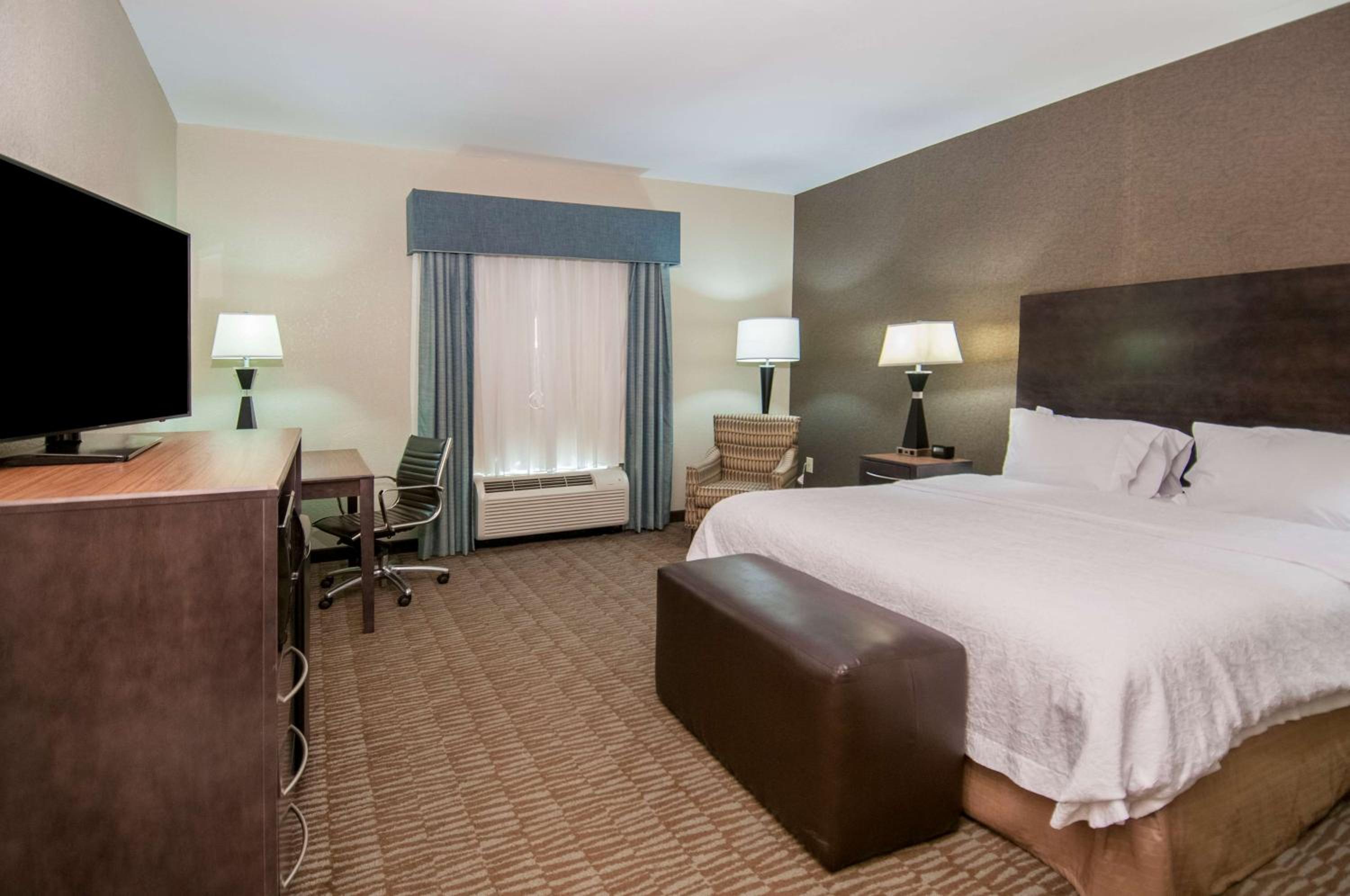 King Room - Non-Smoking photo 3