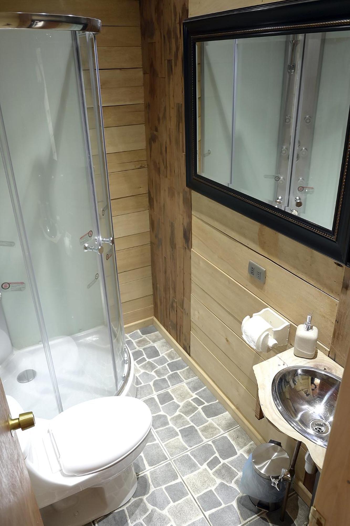 Queen Room with Spa Bath photo 2