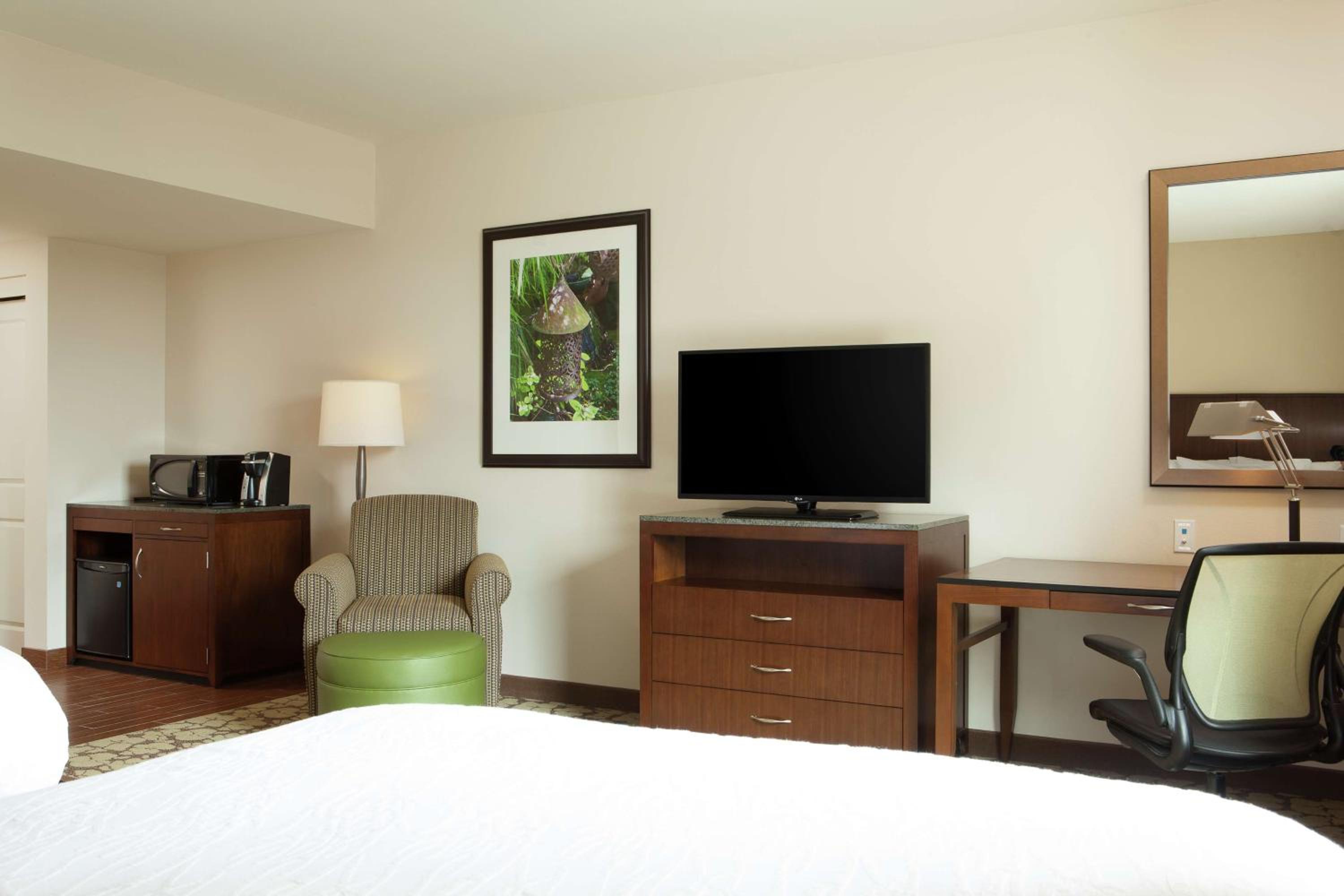 Queen Room with Two Queen Beds - Hearing Access