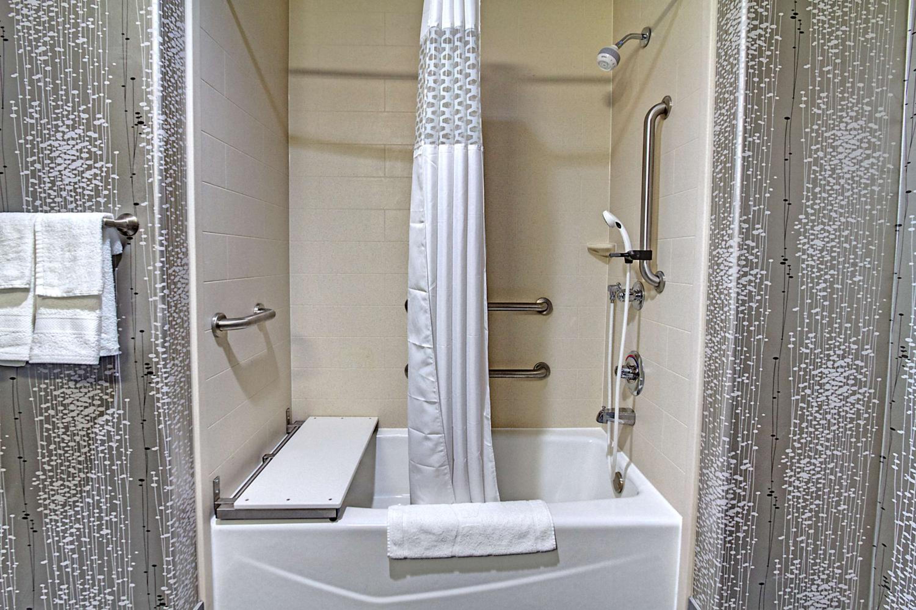 King Room with Accessible Tub - Mobility and Hearing Access/Non-Smoking