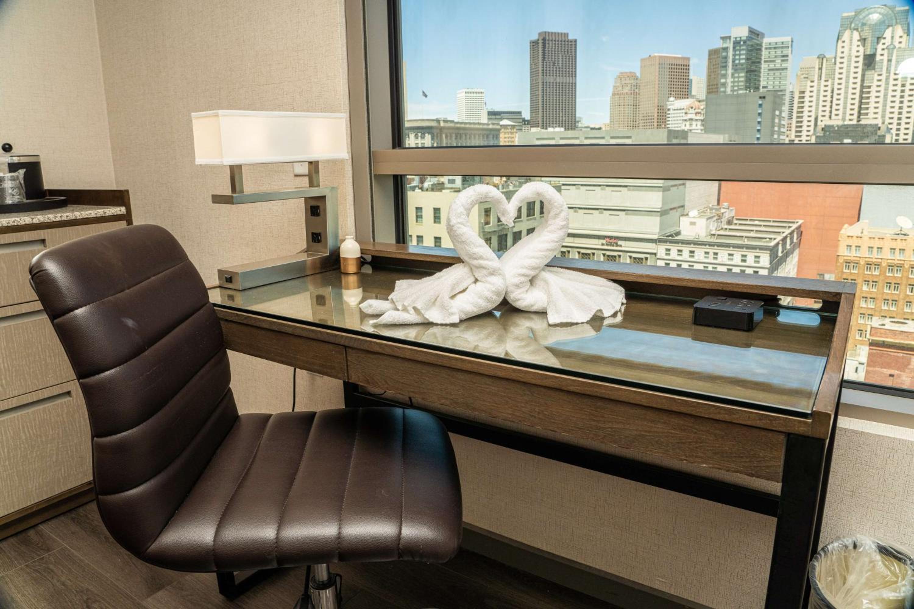 King Room - Mobility Accessible with Bathtub photo 3