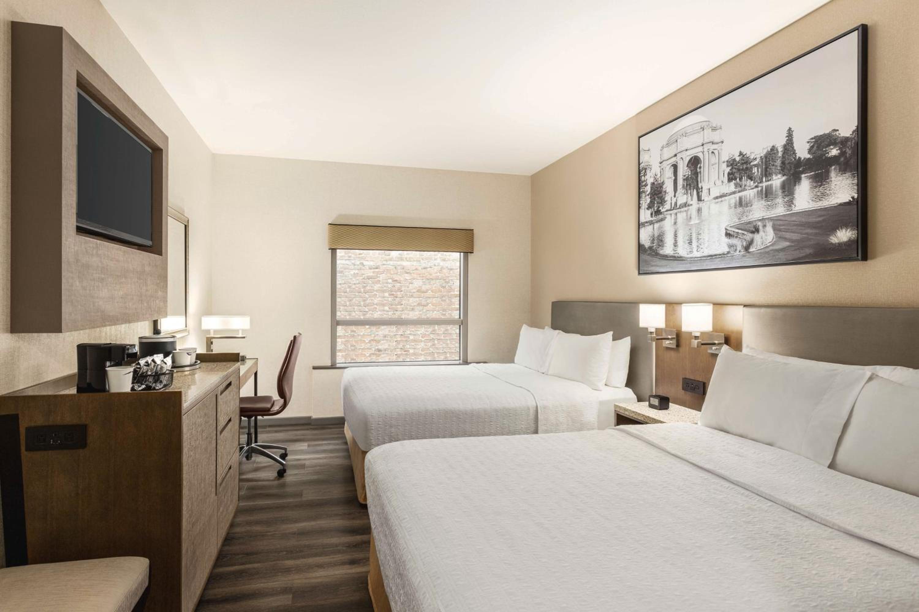 Queen Room with Two Queen Beds - Non-Smoking photo 2