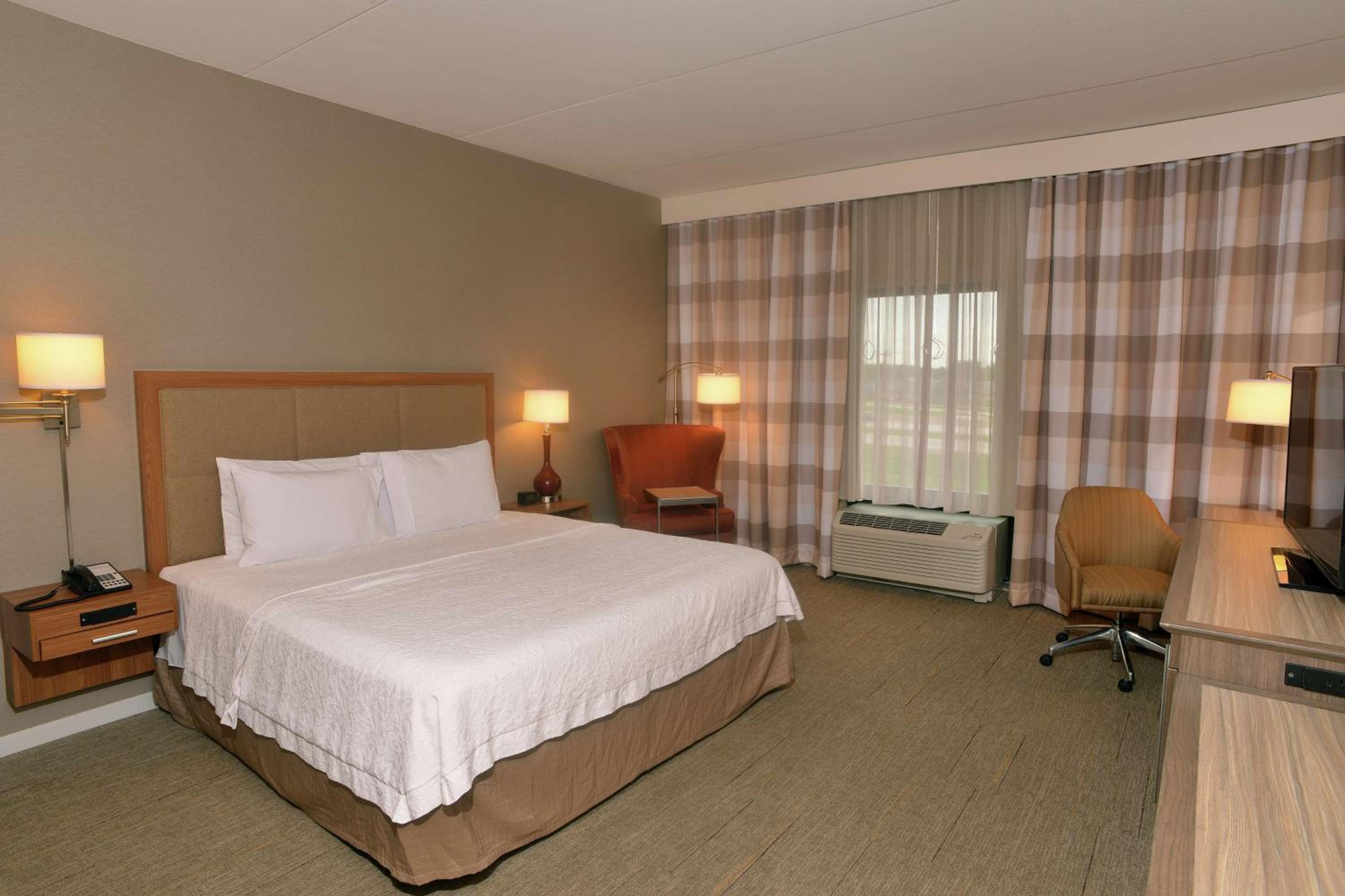 King Room with Roll-In Shower - Mobility/Hearing Accessible