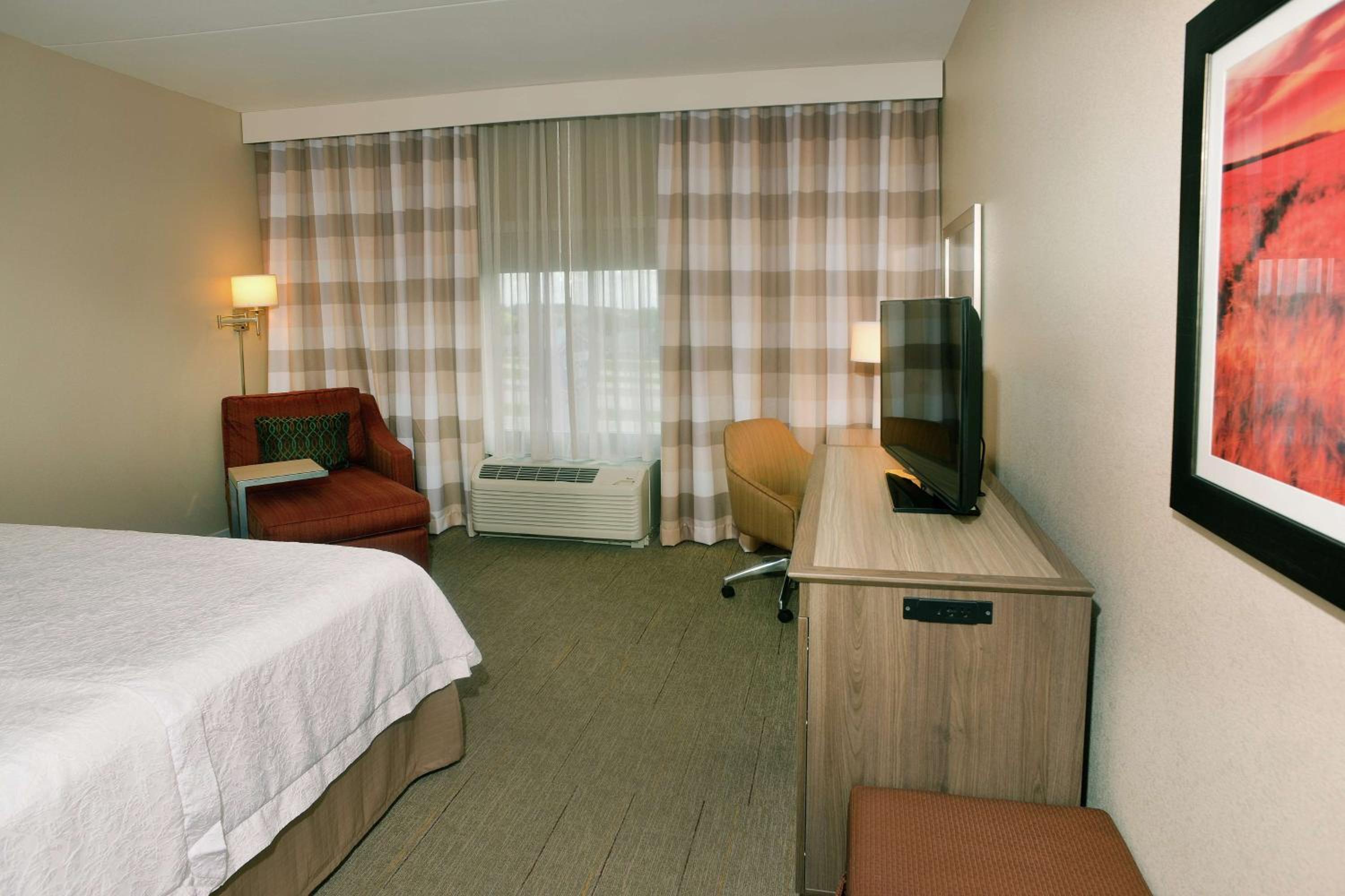 King Room - Non-Smoking photo 2