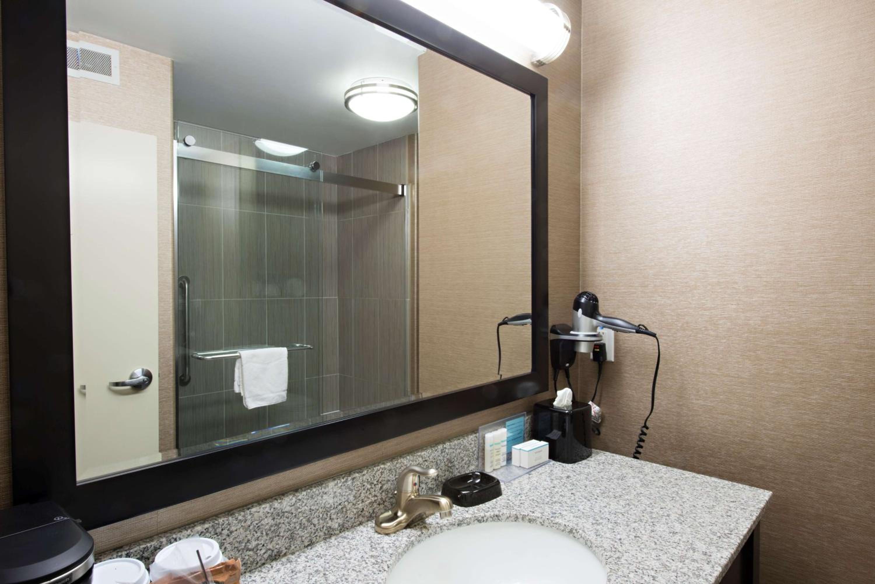 King Room - Non-Smoking photo 2