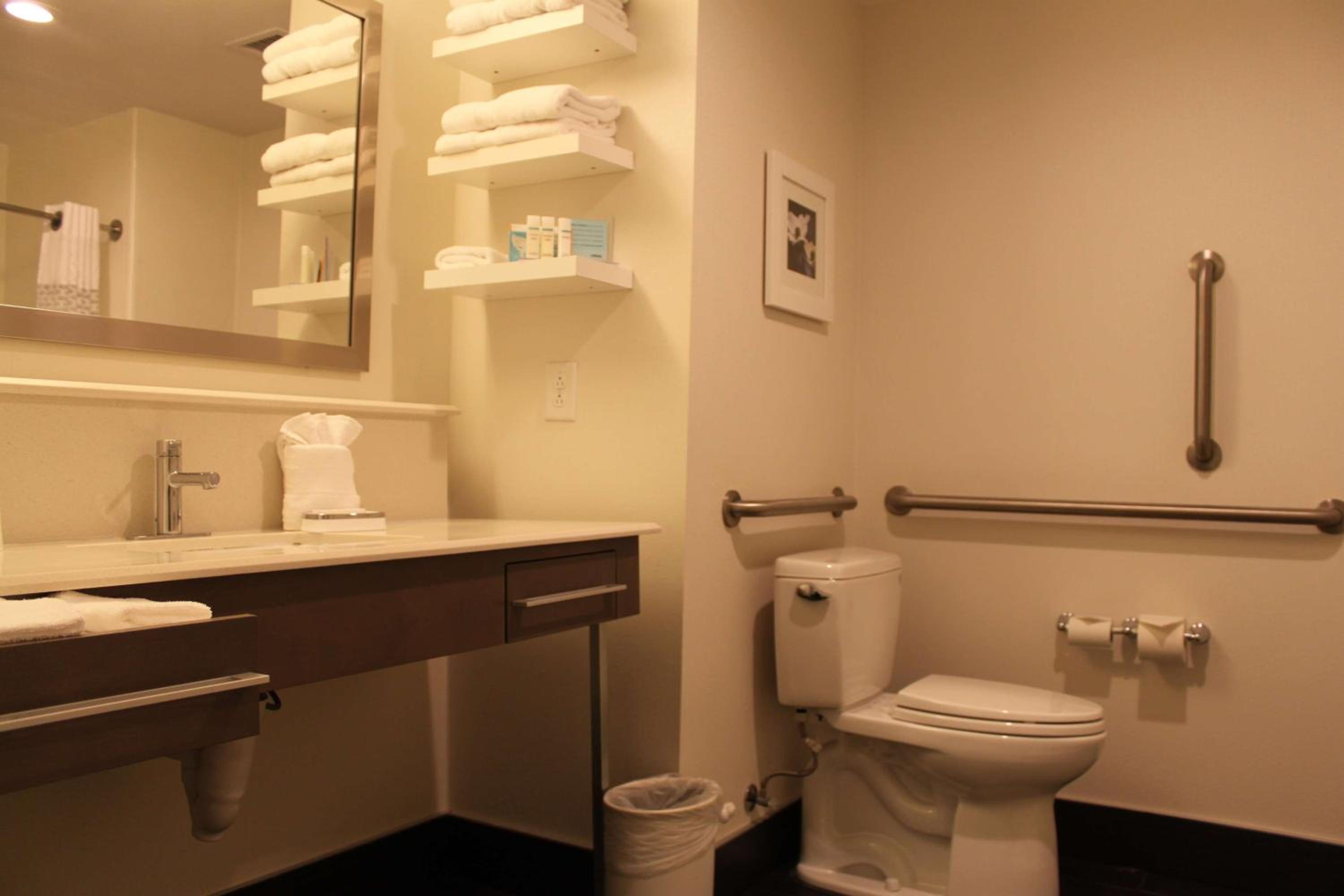 Queen Room with Two Queen Beds and Roll-In Shower - Mobility and Hearing Access/Non-Smoking