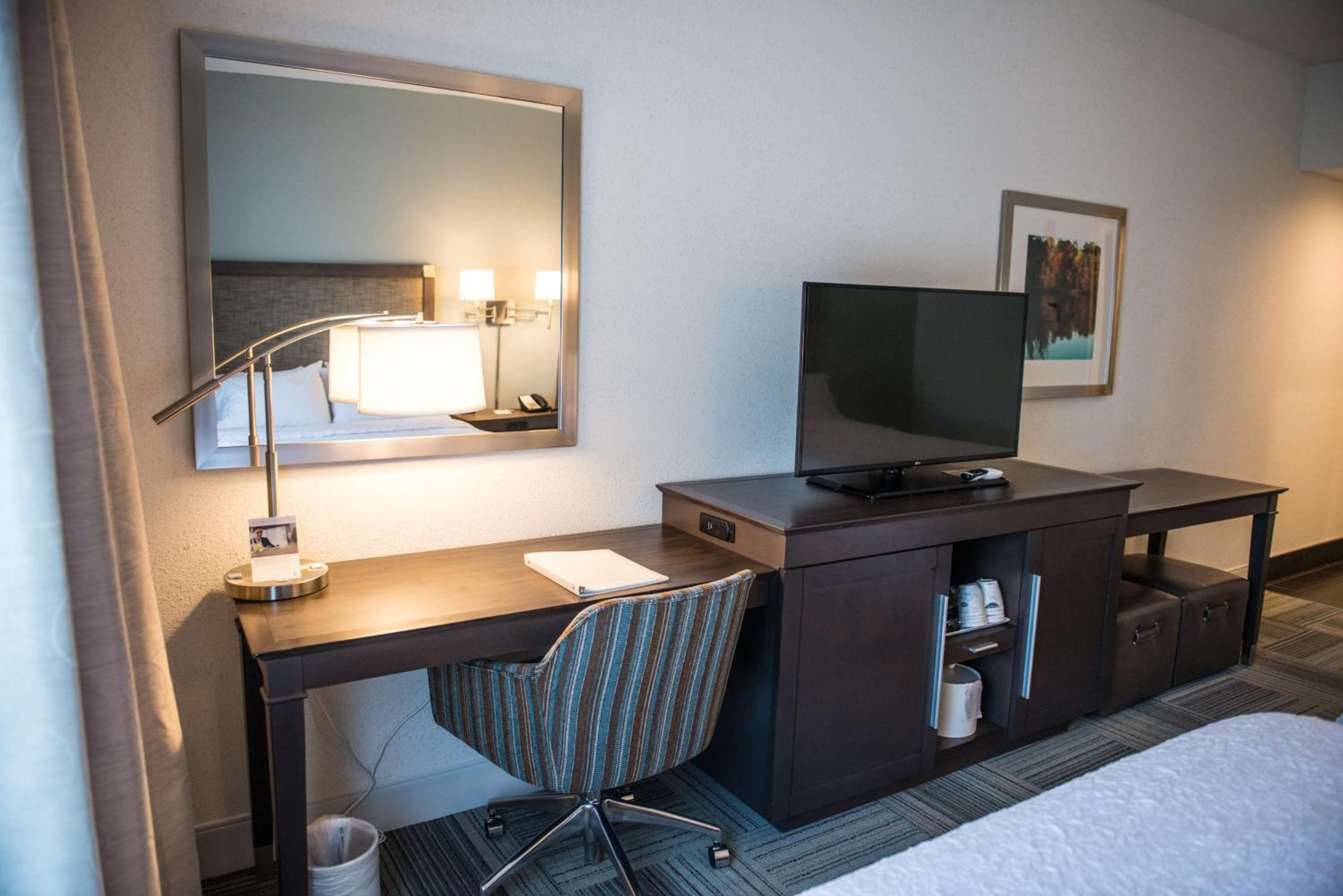 Queen Room with Two Queen Beds and Roll-In Shower - Mobility and Hearing Access/Non-Smoking photo 3