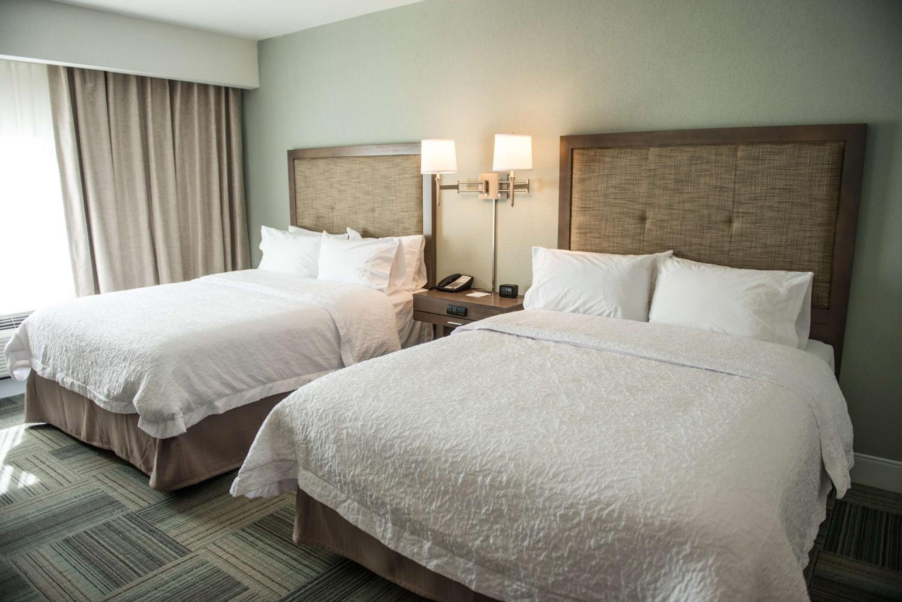 Queen Room with Two Queen Beds and Roll-In Shower - Mobility and Hearing Access/Non-Smoking photo 2