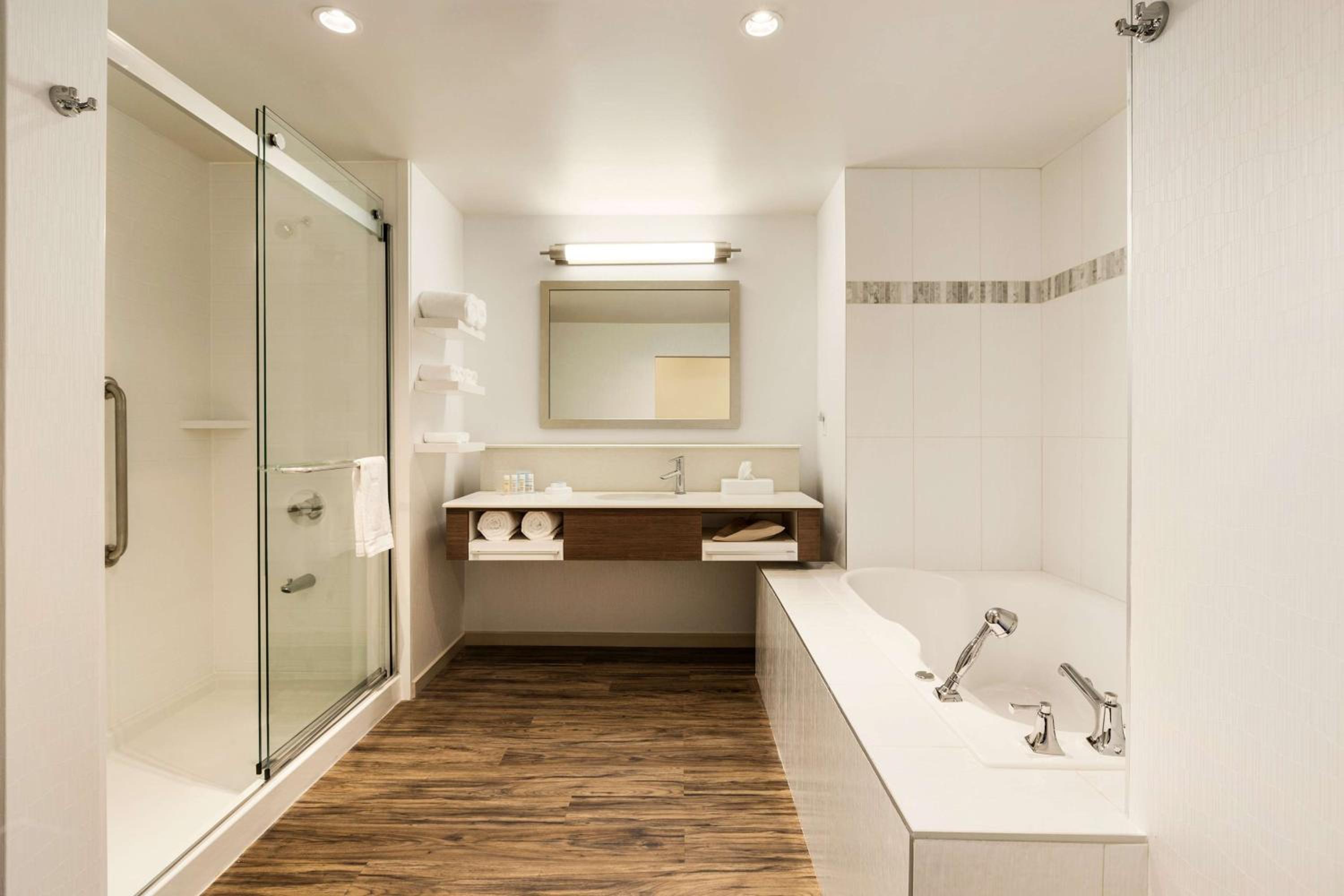 King Room with Sofa Bed and Whirlpool- Non-Smoking photo 3