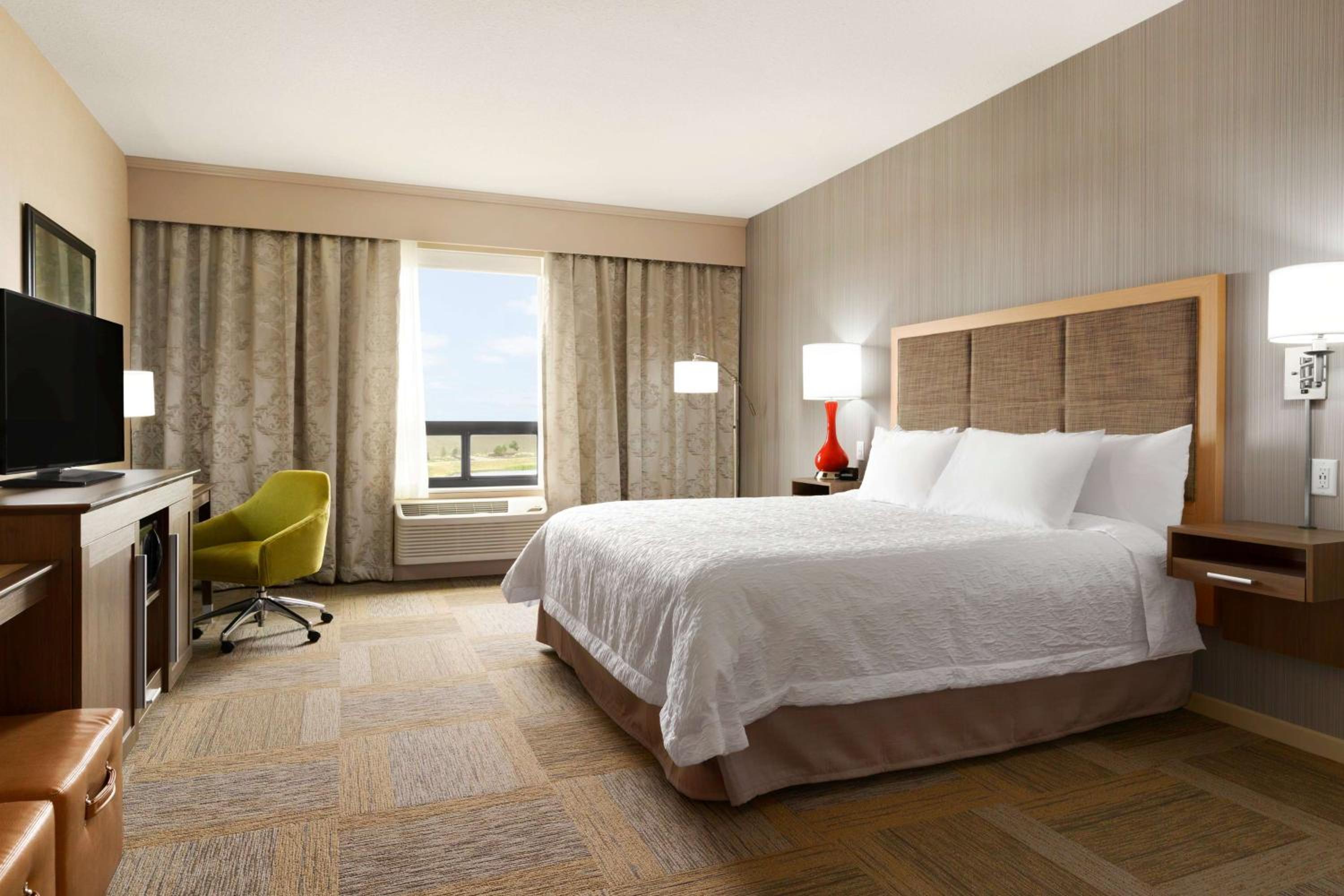 King Room with Roll-In Shower - Mobility Access/Non-Smoking photo 2