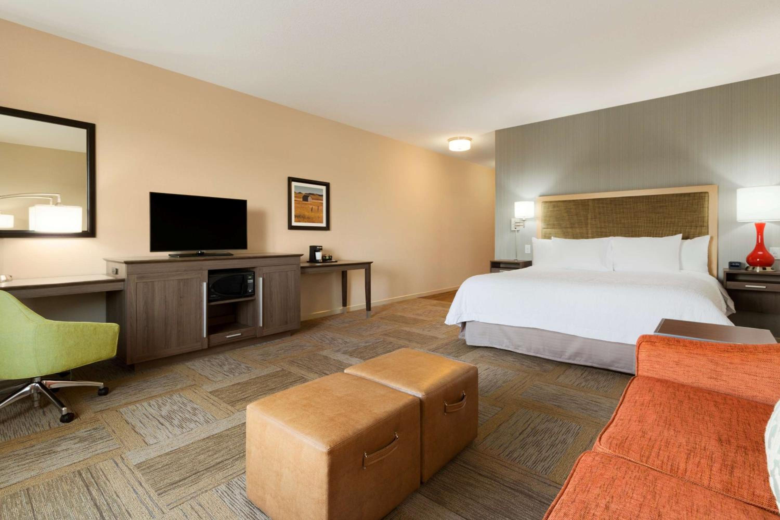 King Room with Sofa Bed and Whirlpool- Non-Smoking