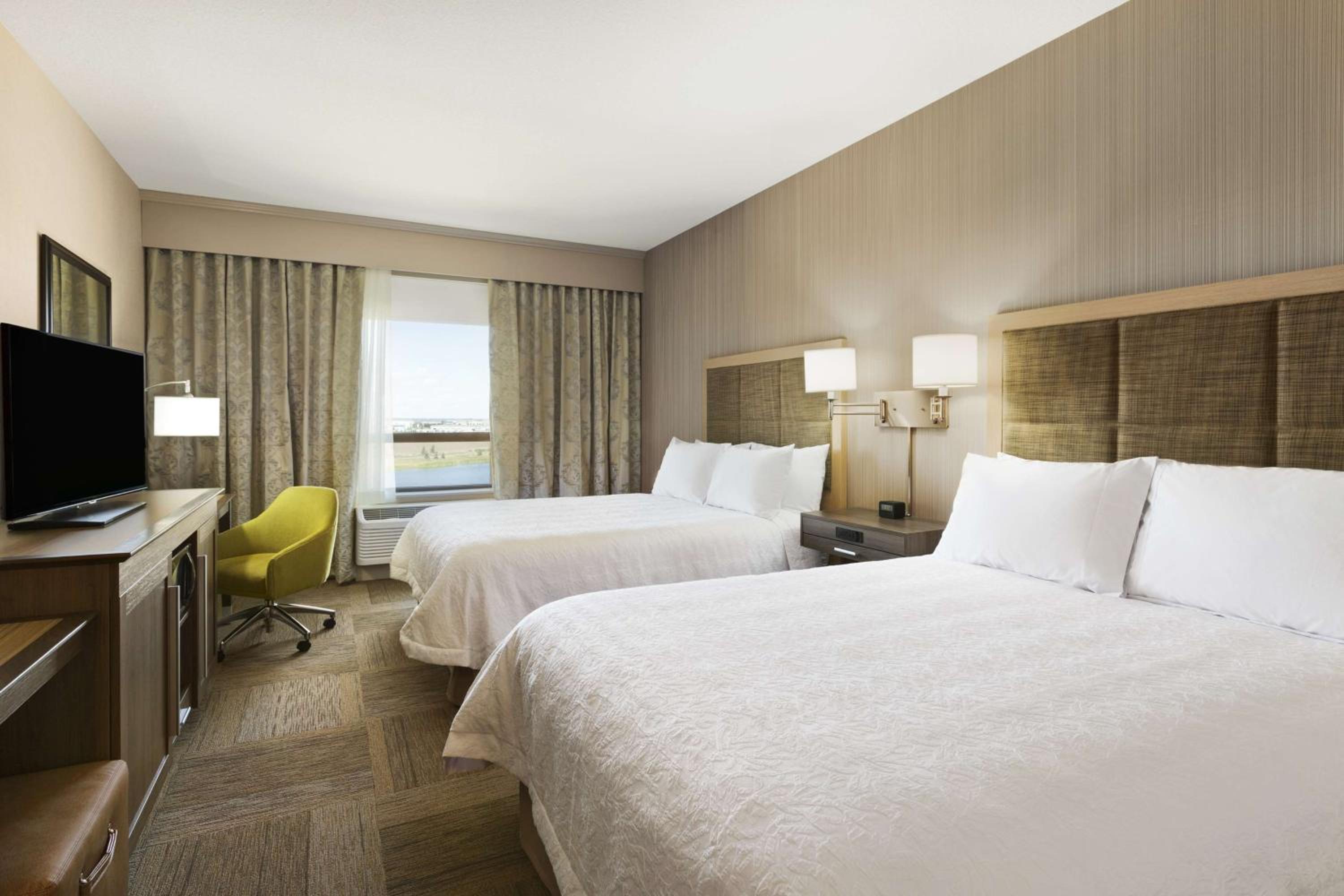 Queen Room with Two Queen Beds and Water View - Non-Smoking