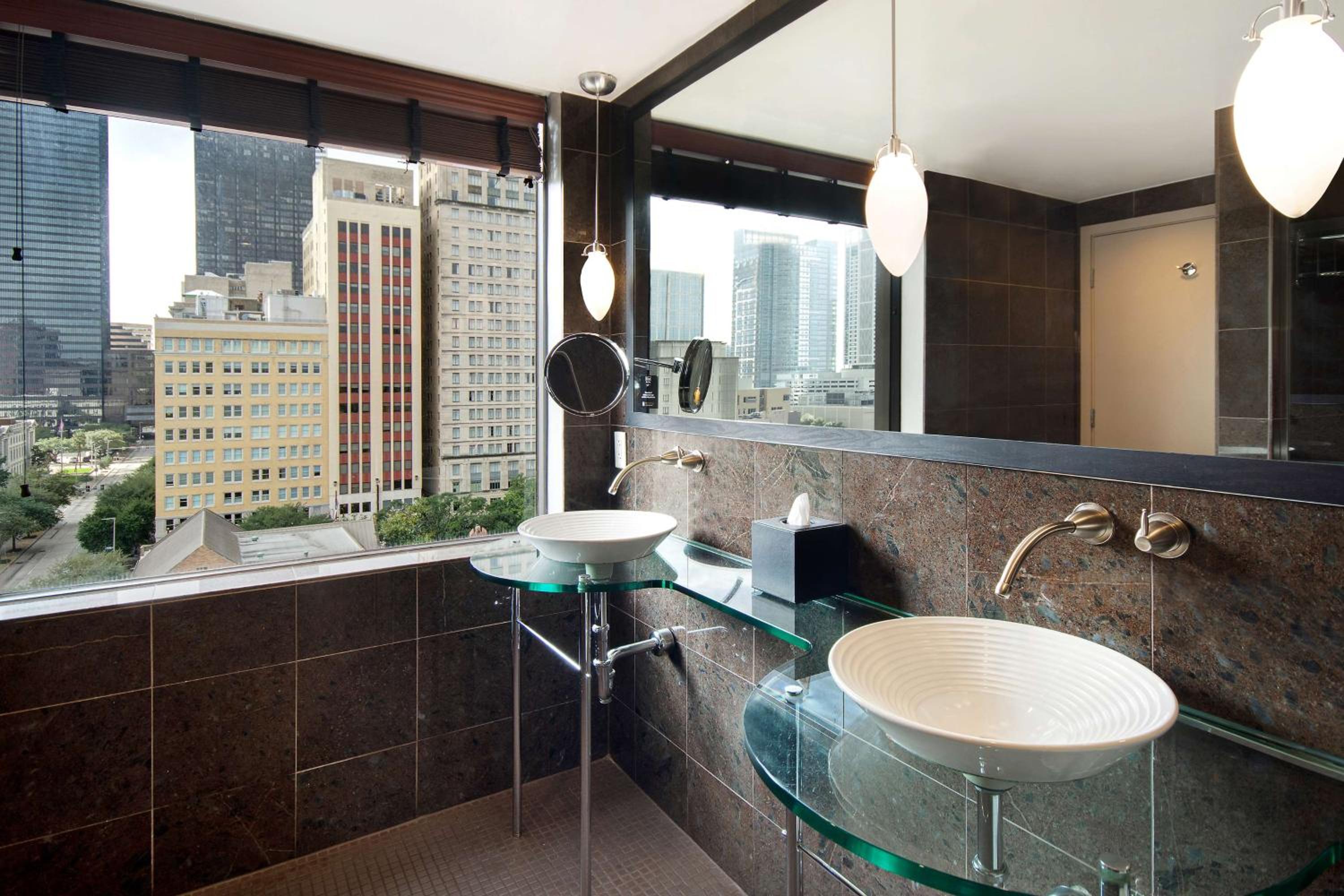 One-Bedroom King Suite - Photo 3