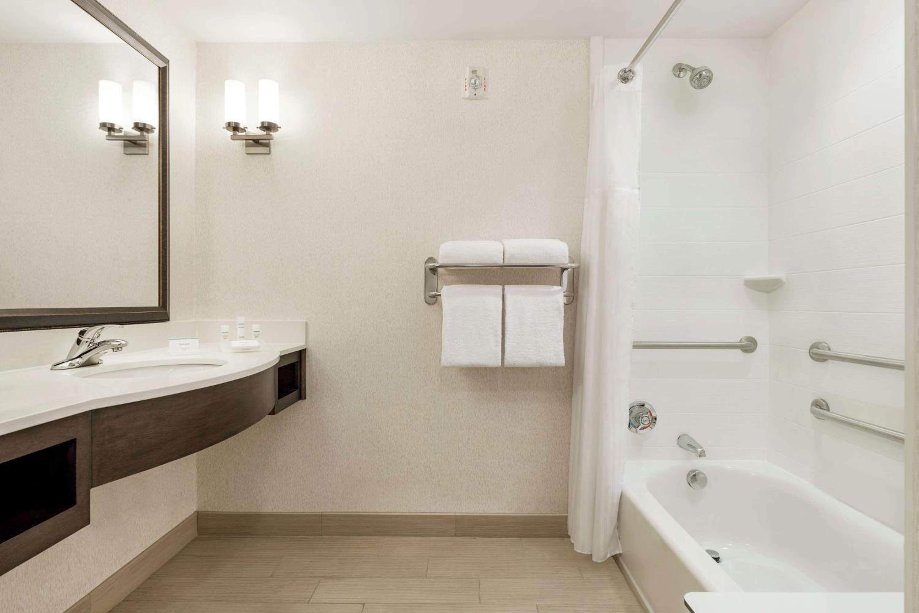 King Room with Tub - Mobility and Hearing Access