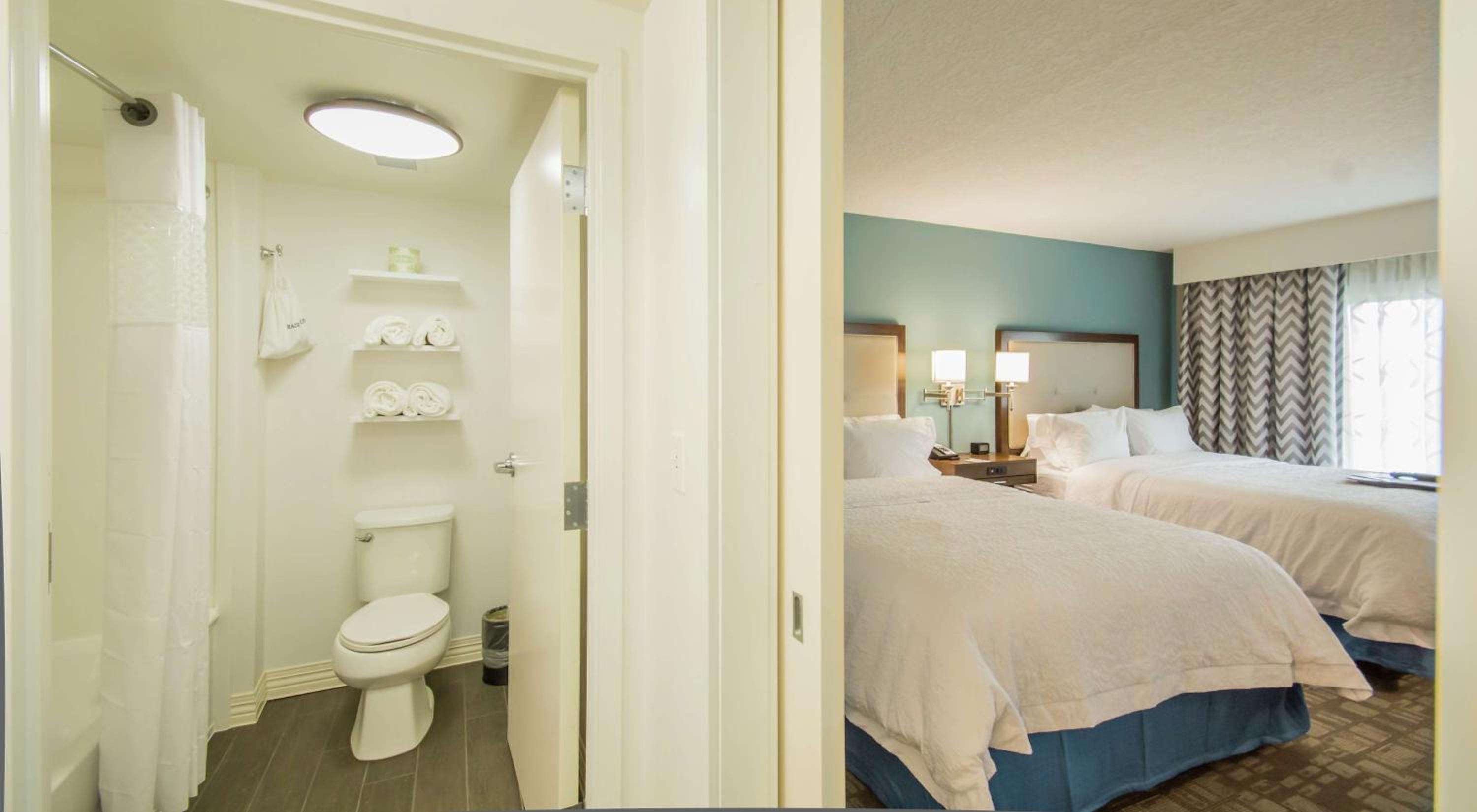 Queen Studio Suite with Two Queen Beds - Non-Smoking thumbnail 5