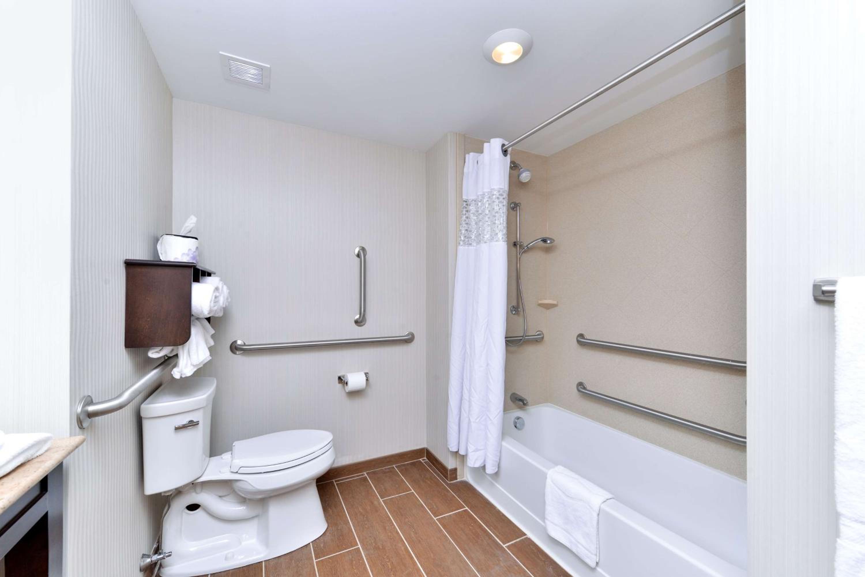 Queen Room with Two Queen Beds - Mobility Access/Non-Smoking