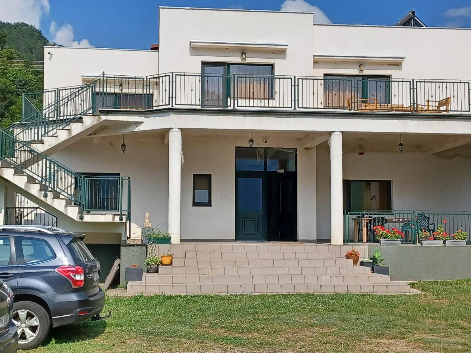 Four-Bedroom House photo 3
