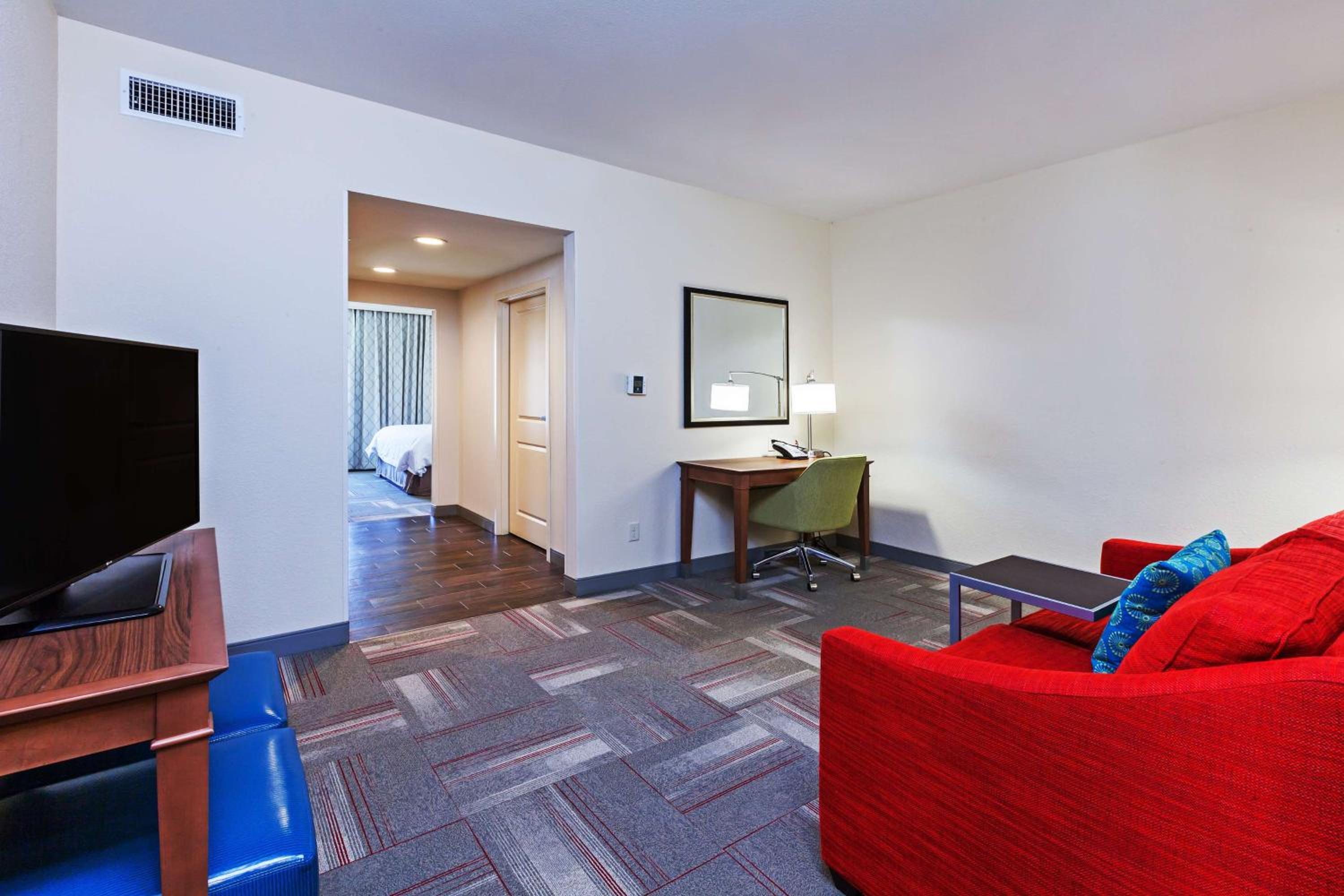 King Suite - Non-Smoking photo 2