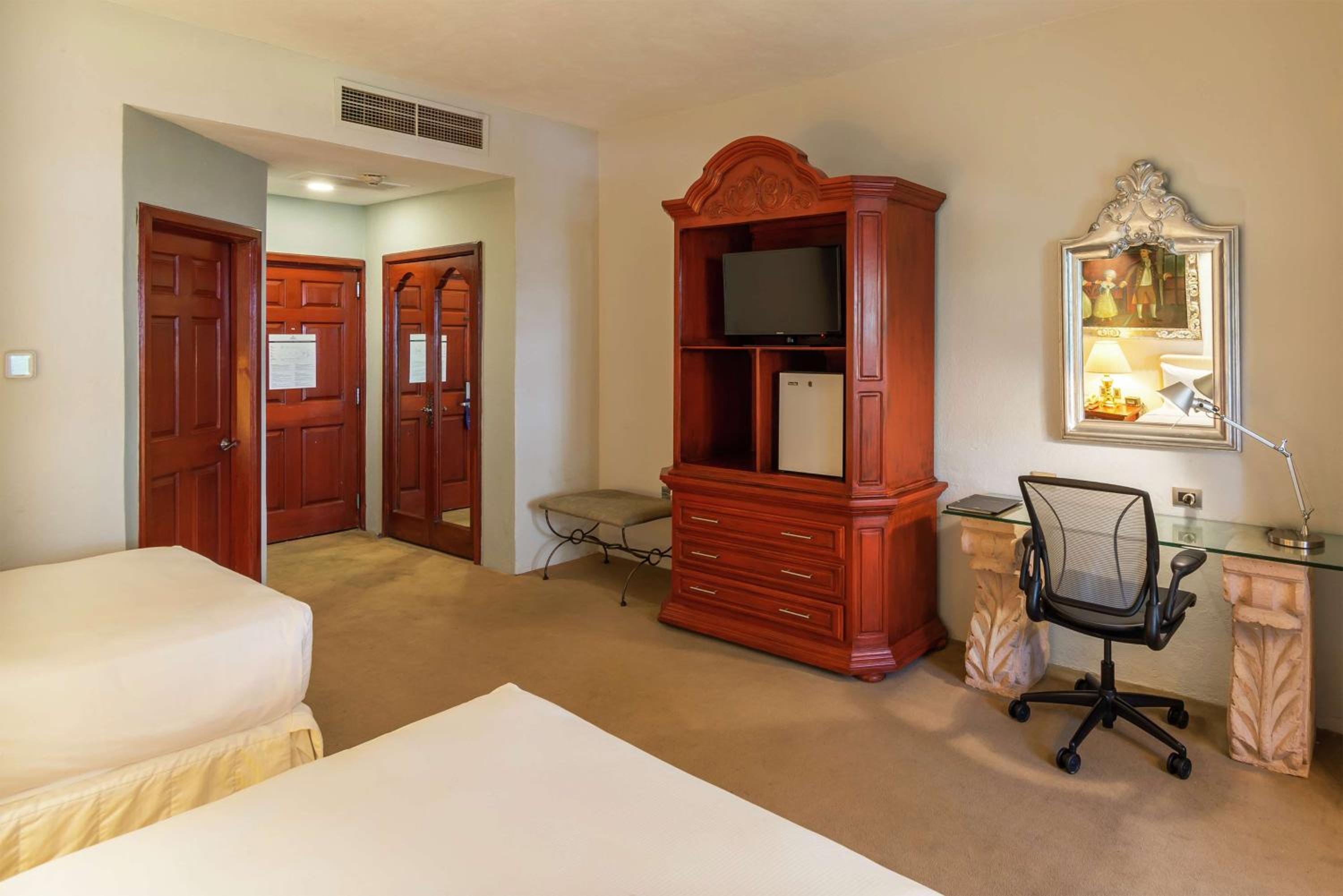 Double Room with Two Double Beds - Photo 1