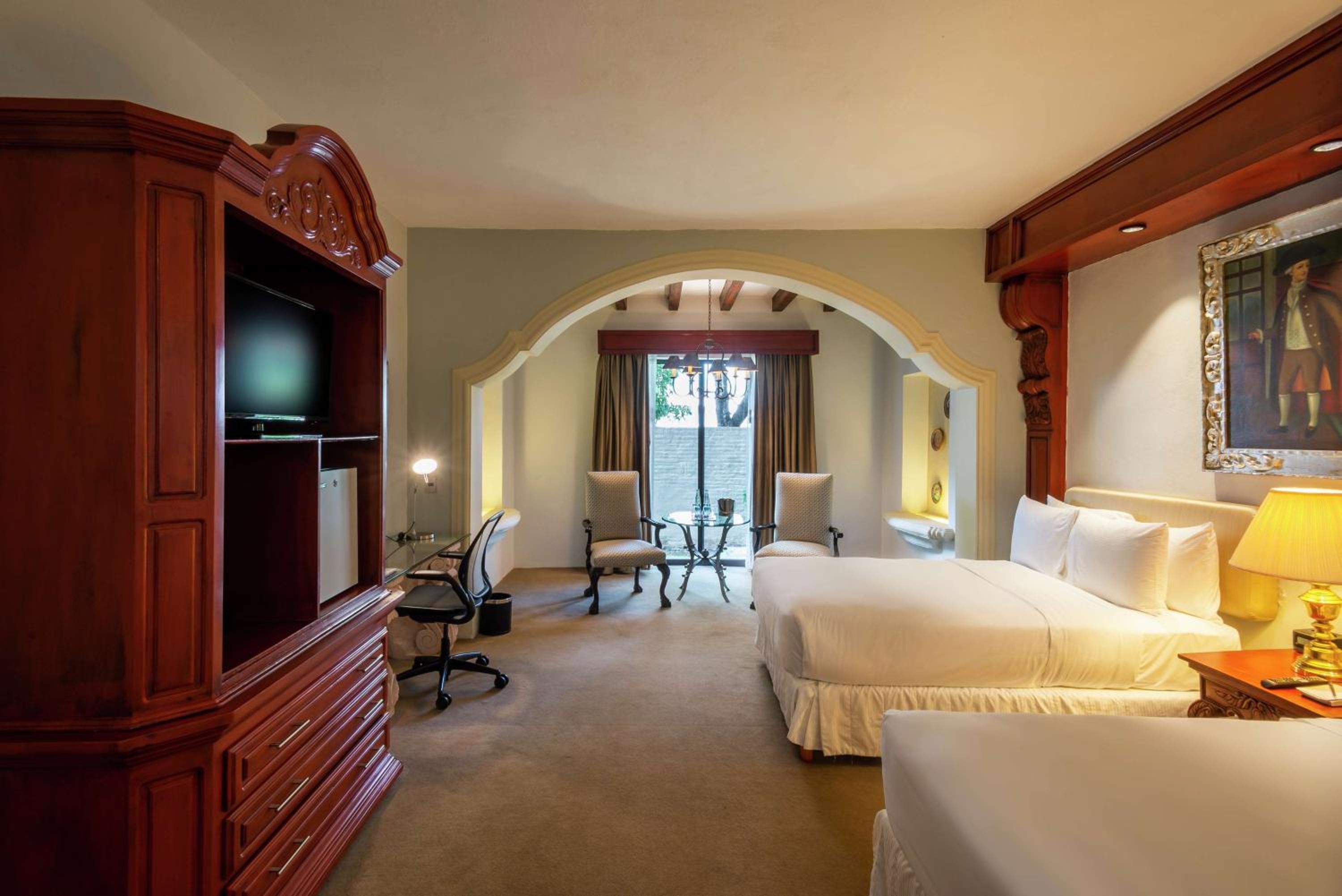 Double Room with Two Double Beds - Photo 2