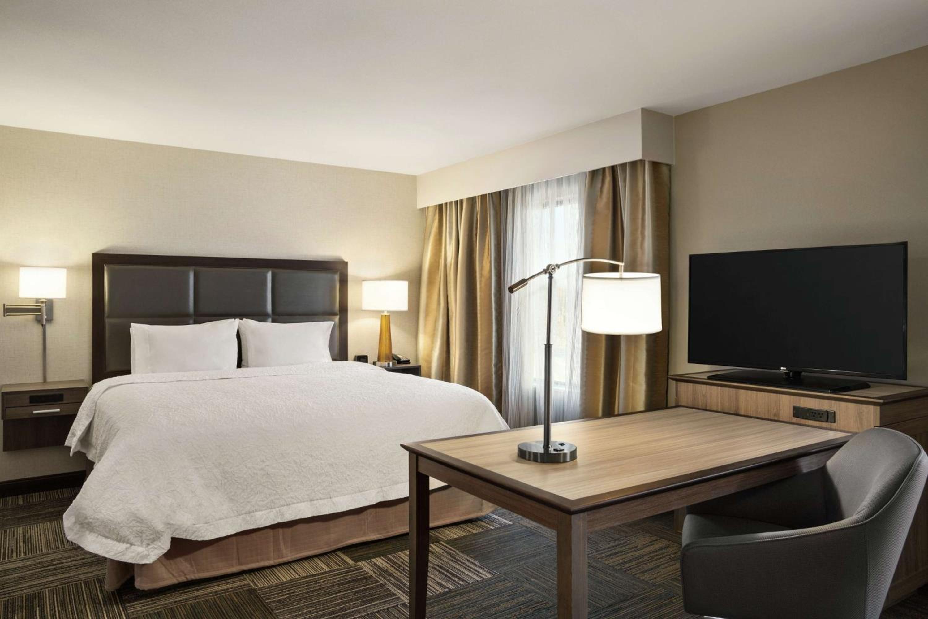 King Room with Sofa Bed - Non-Smoking