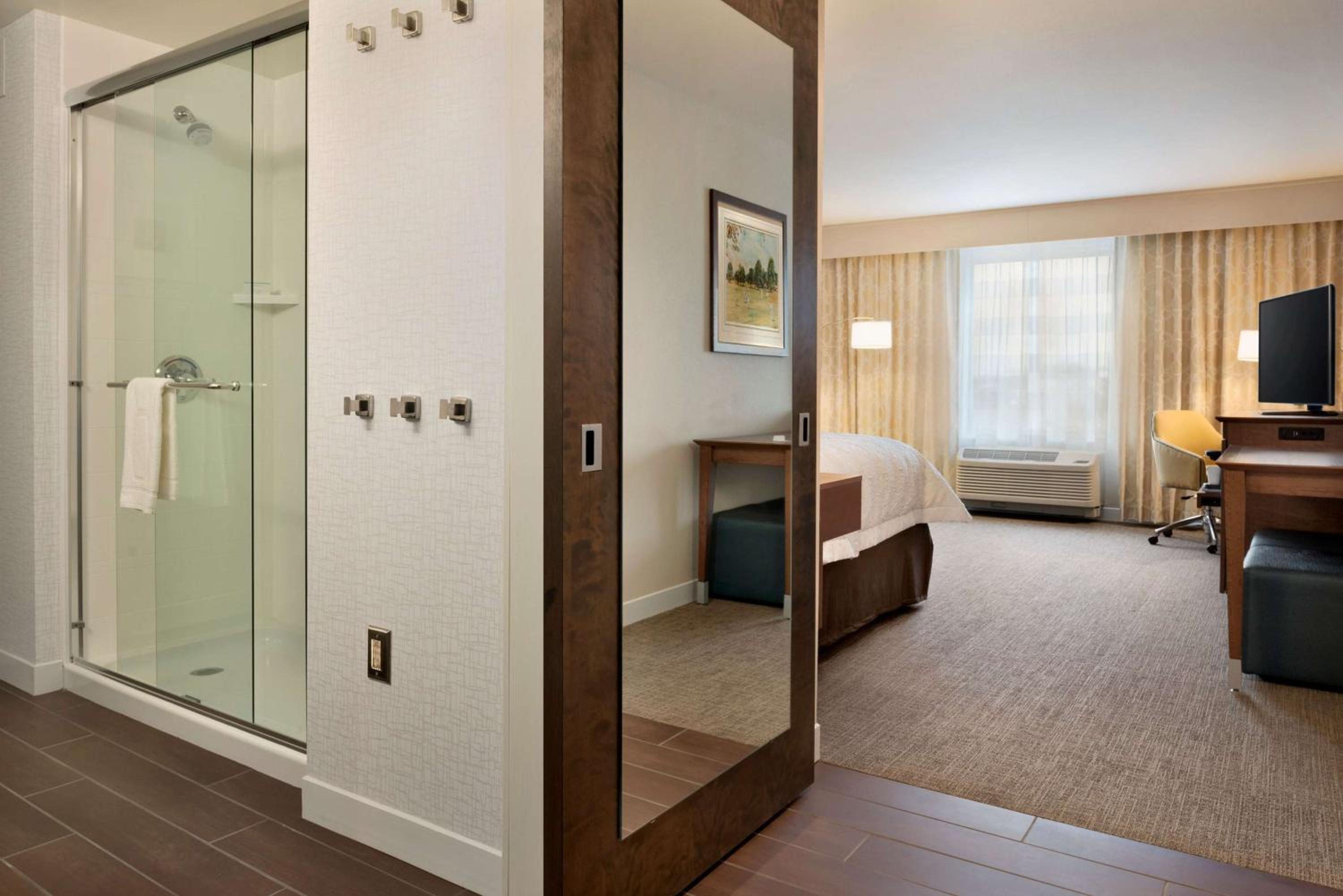 King Room - Hearing Access/Non-Smoking photo 3