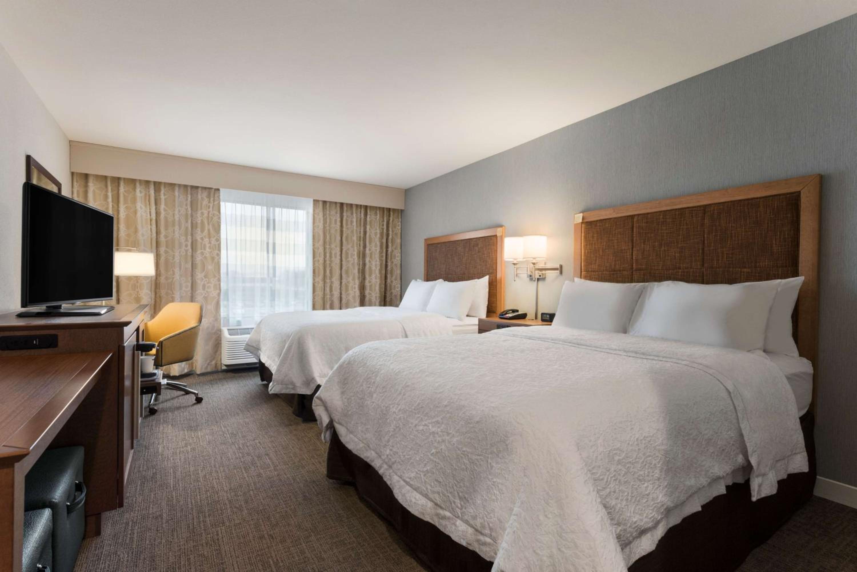 Queen Room with Two Queen Beds - Non-Smoking photo 1