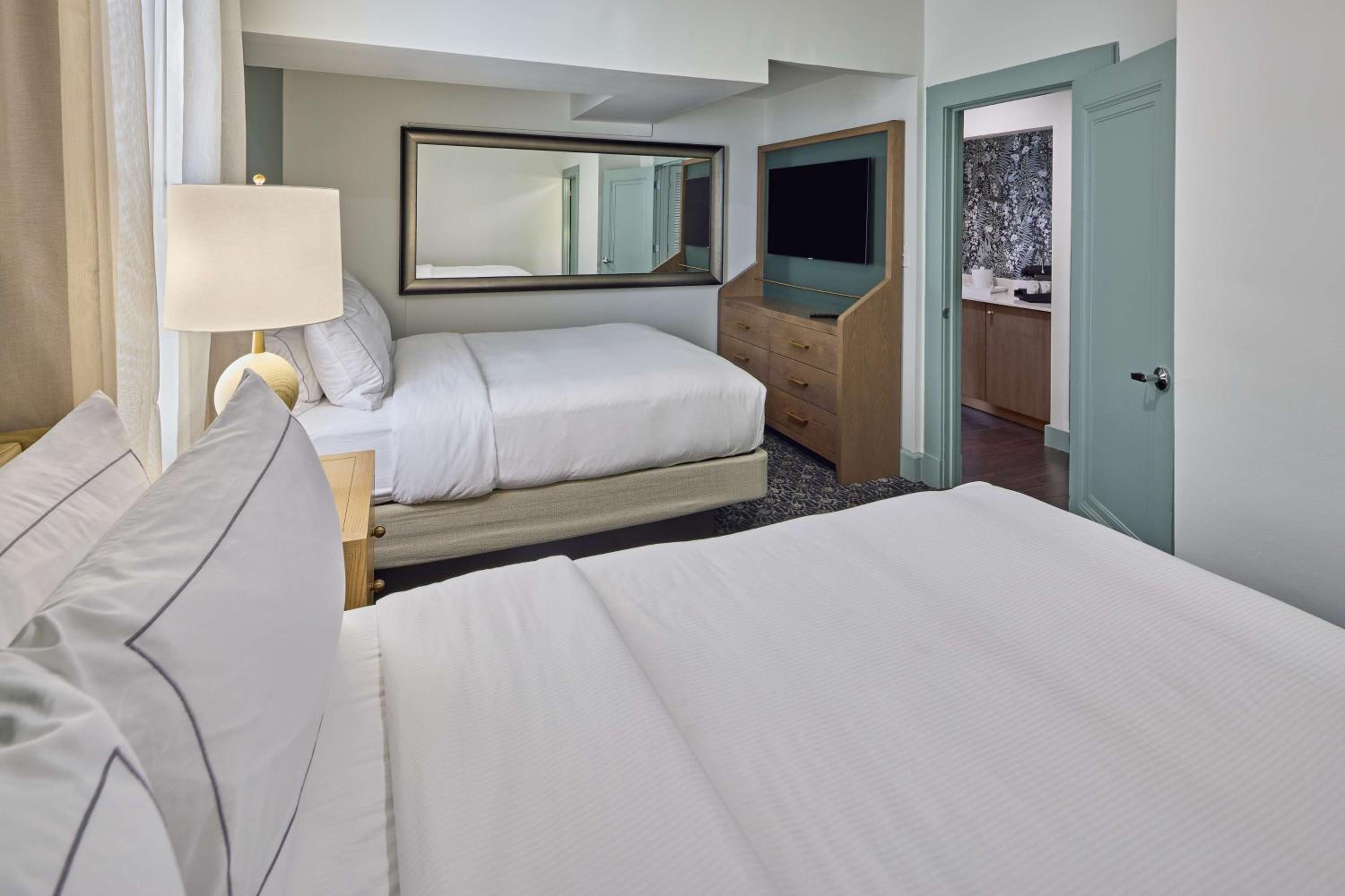 One-Bedroom Queen Suite with Sofa Bed - Photo 3