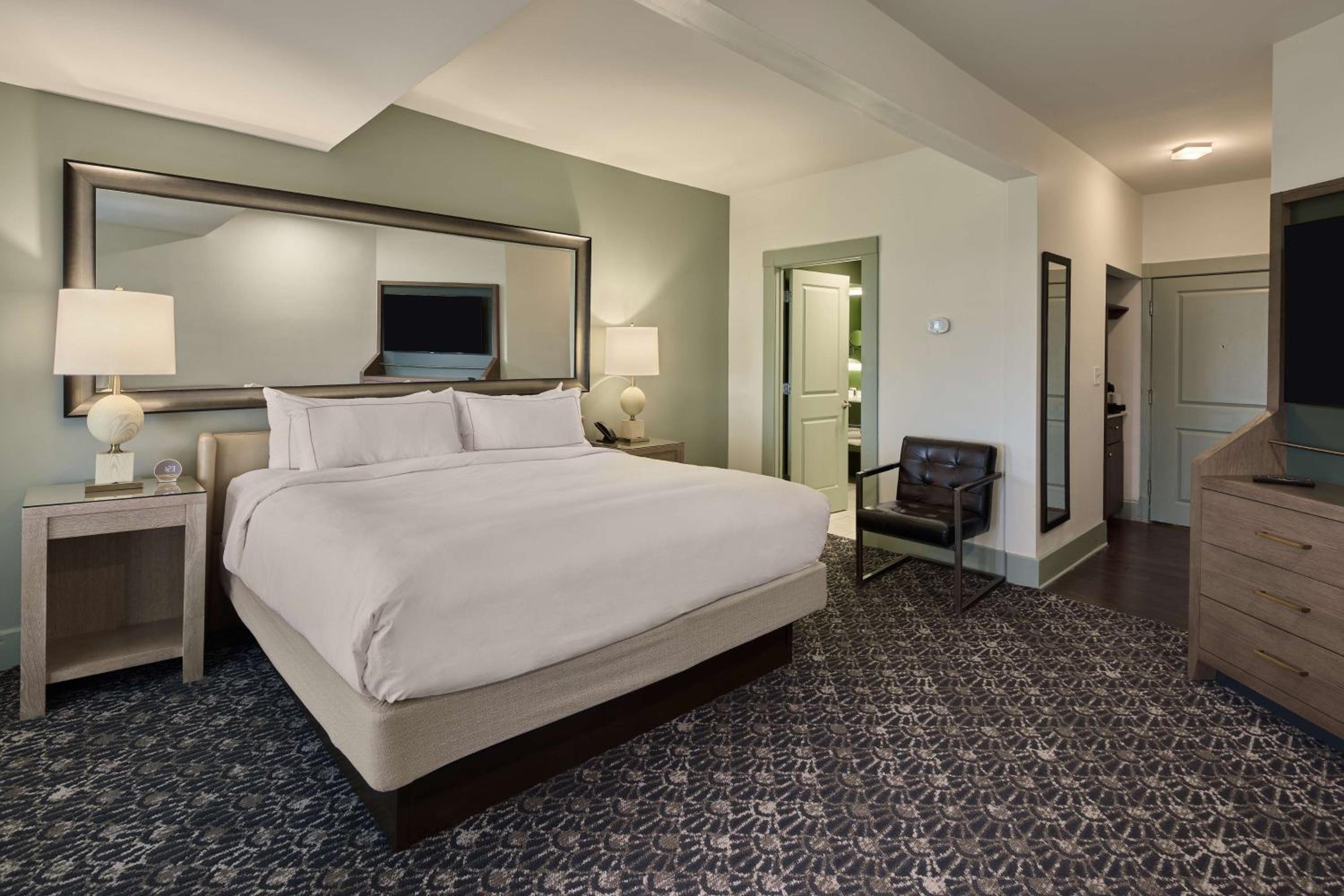 Superior King Room with Balcony - Photo 1