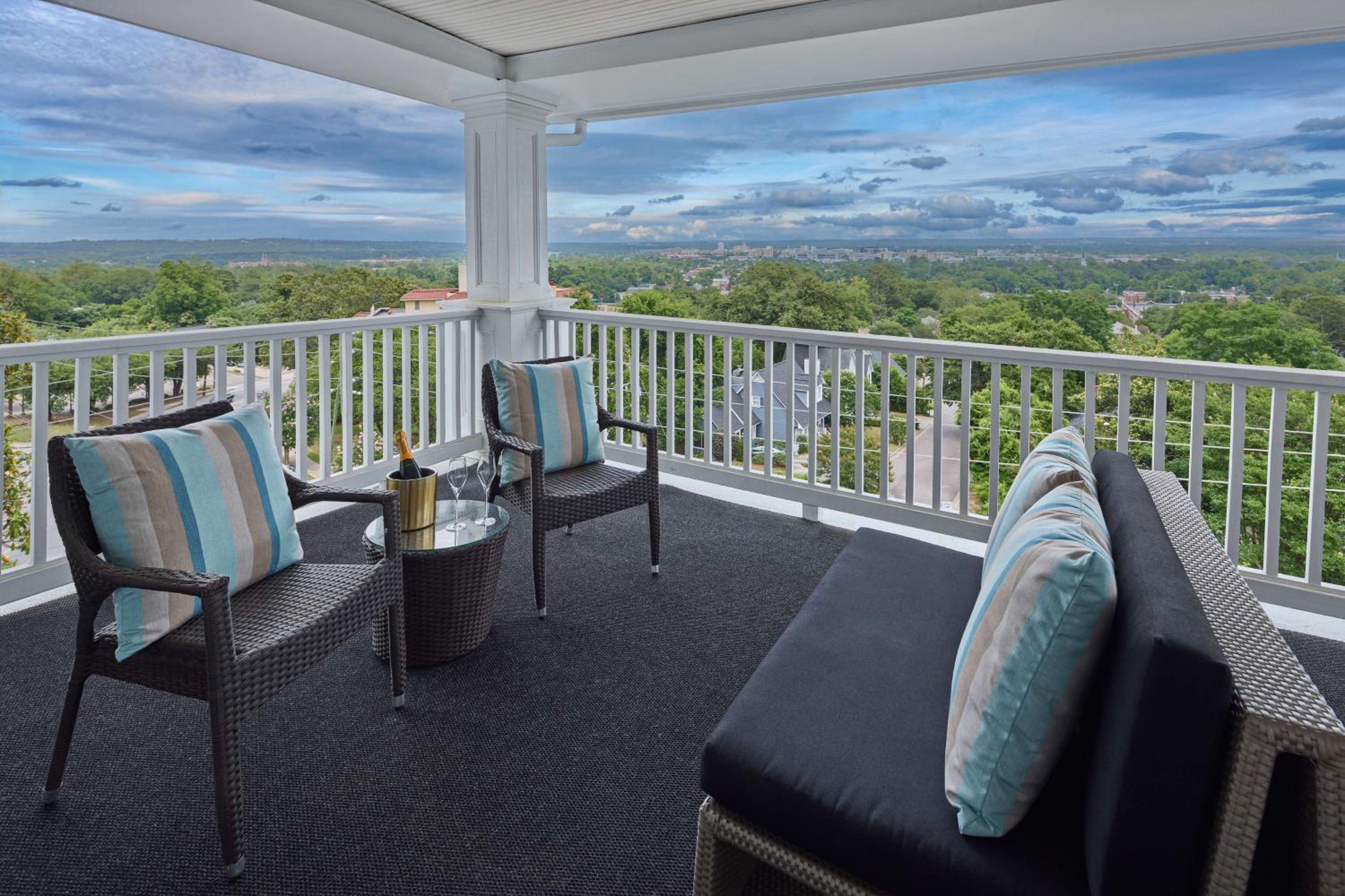 Superior King Room with Balcony - Photo 3
