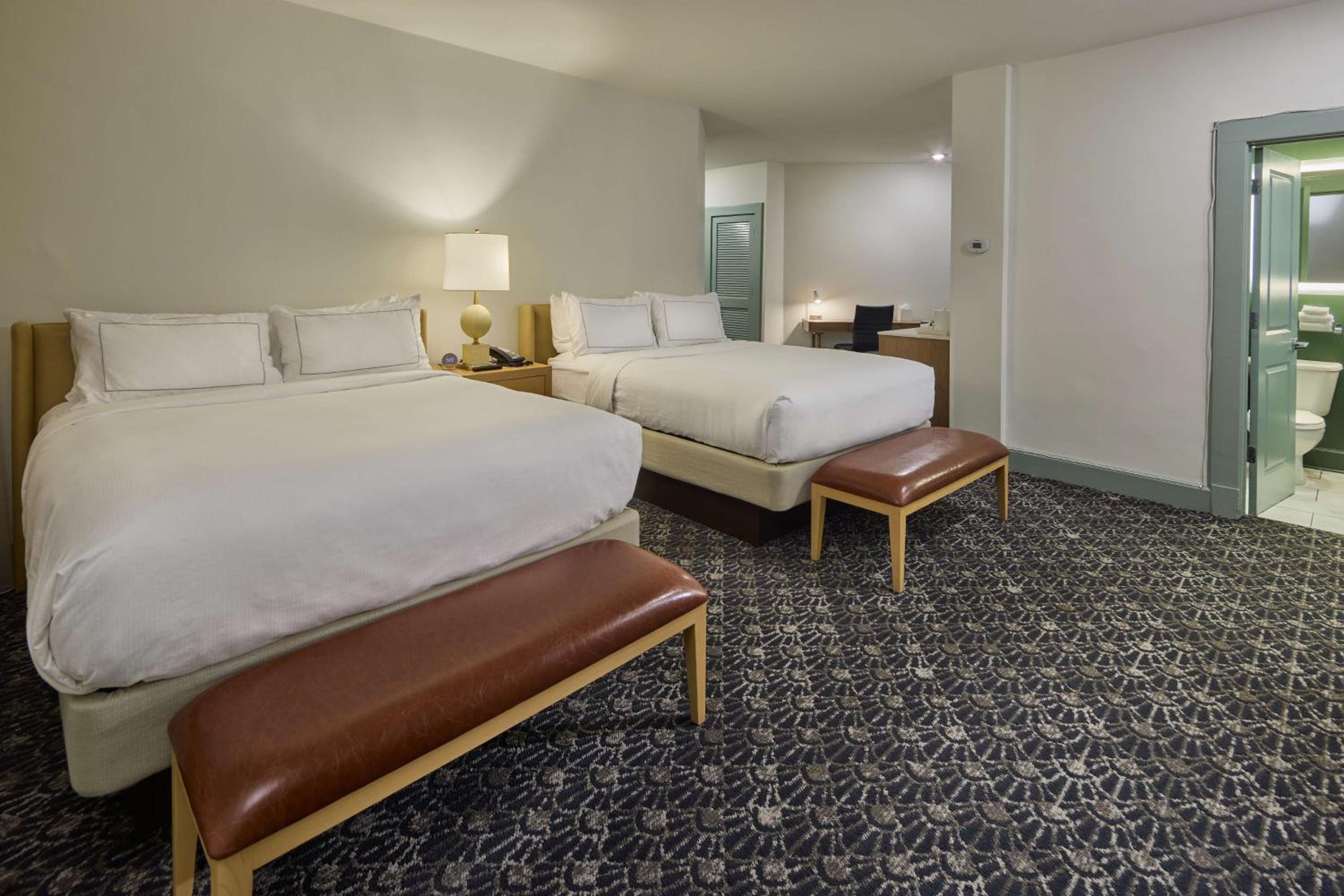 Superior Queen Room with Two Queen Beds - Photo 3