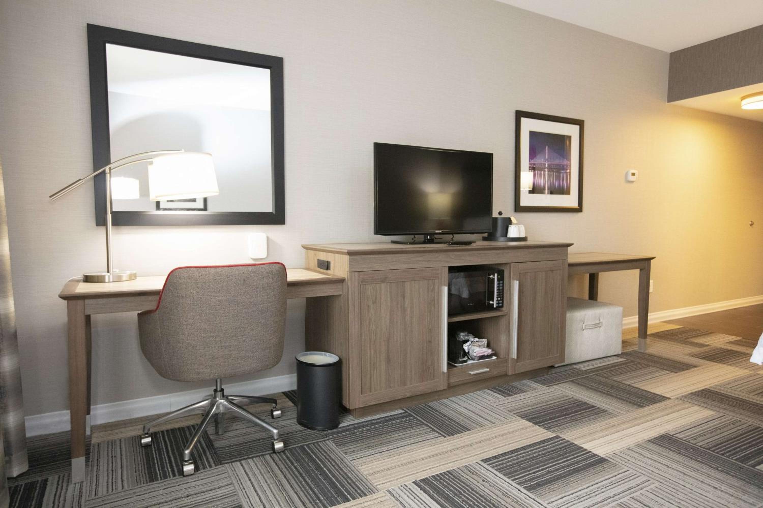 King Room with Sofa Bed - Mobility Access/Non-Smoking photo 1